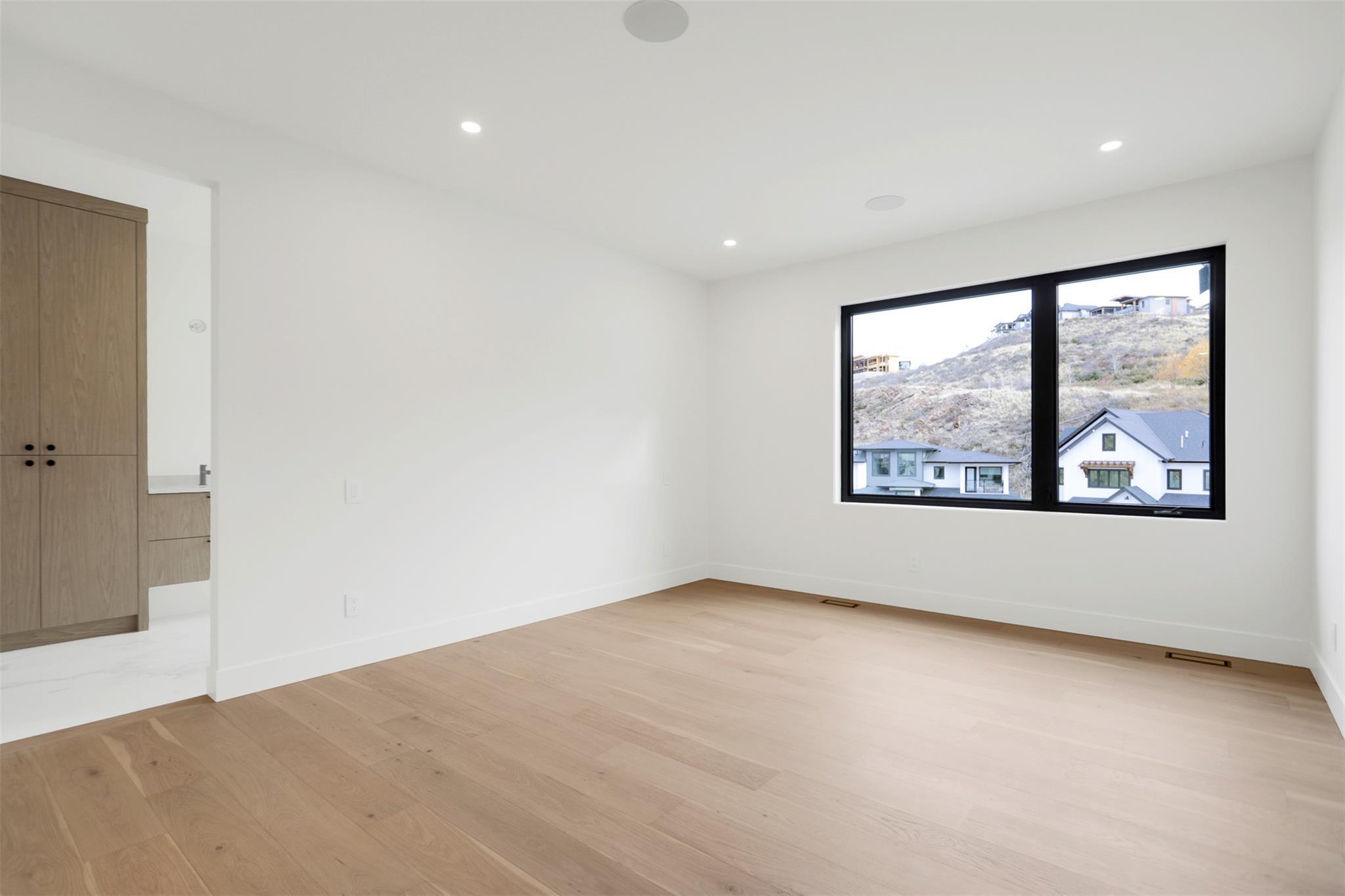 KELOWNA, British Columbia, V1W 0C4, CA, 5 Bedrooms Bedrooms, ,4 BathroomsBathrooms,Residential,For Sale,1960562