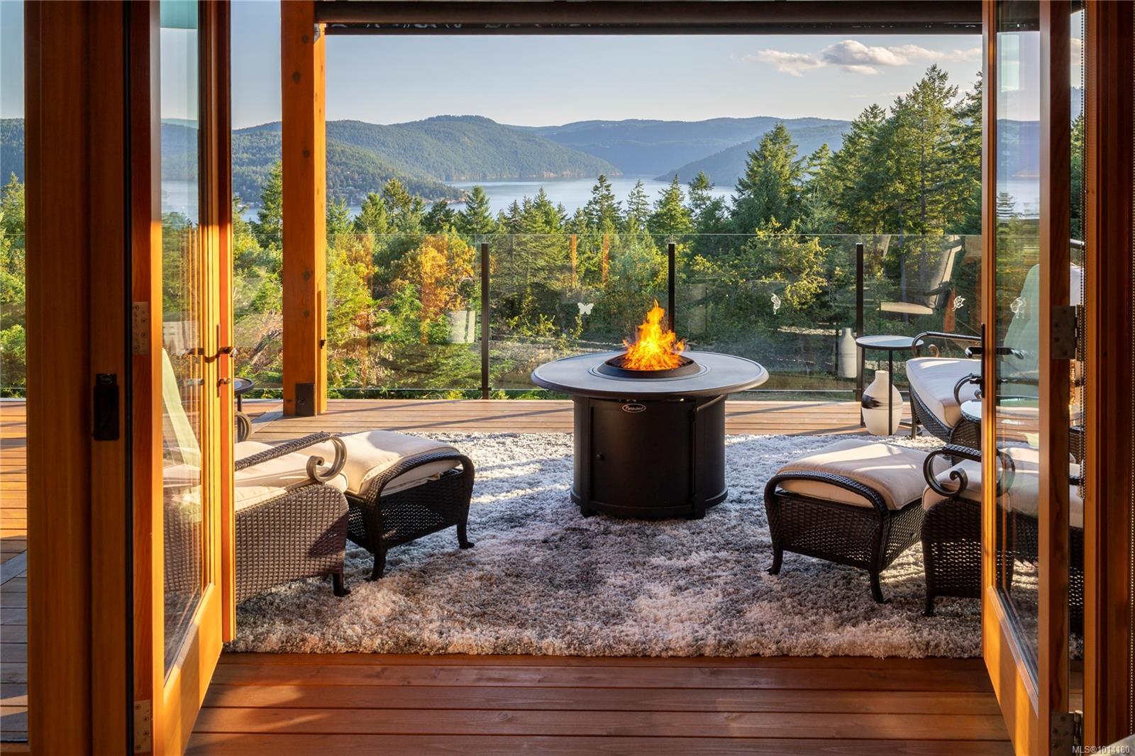 CENTRAL SAANICH, British Columbia, V8M 1S2, CA, 3 Bedrooms Bedrooms, ,Residential,For Sale,1950978