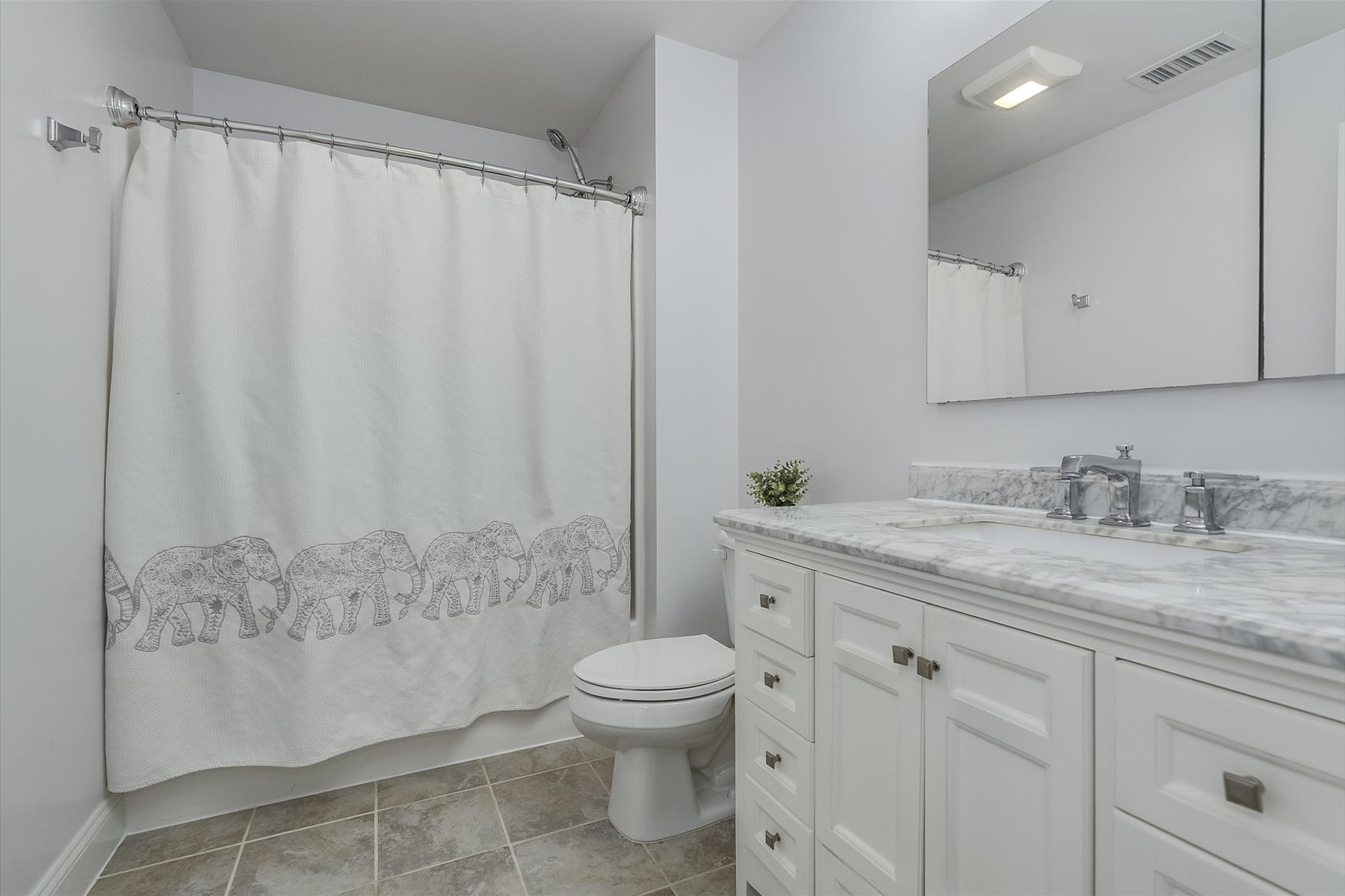  Experience Urban Luxury with this End-Unit Townhome - 物件實景