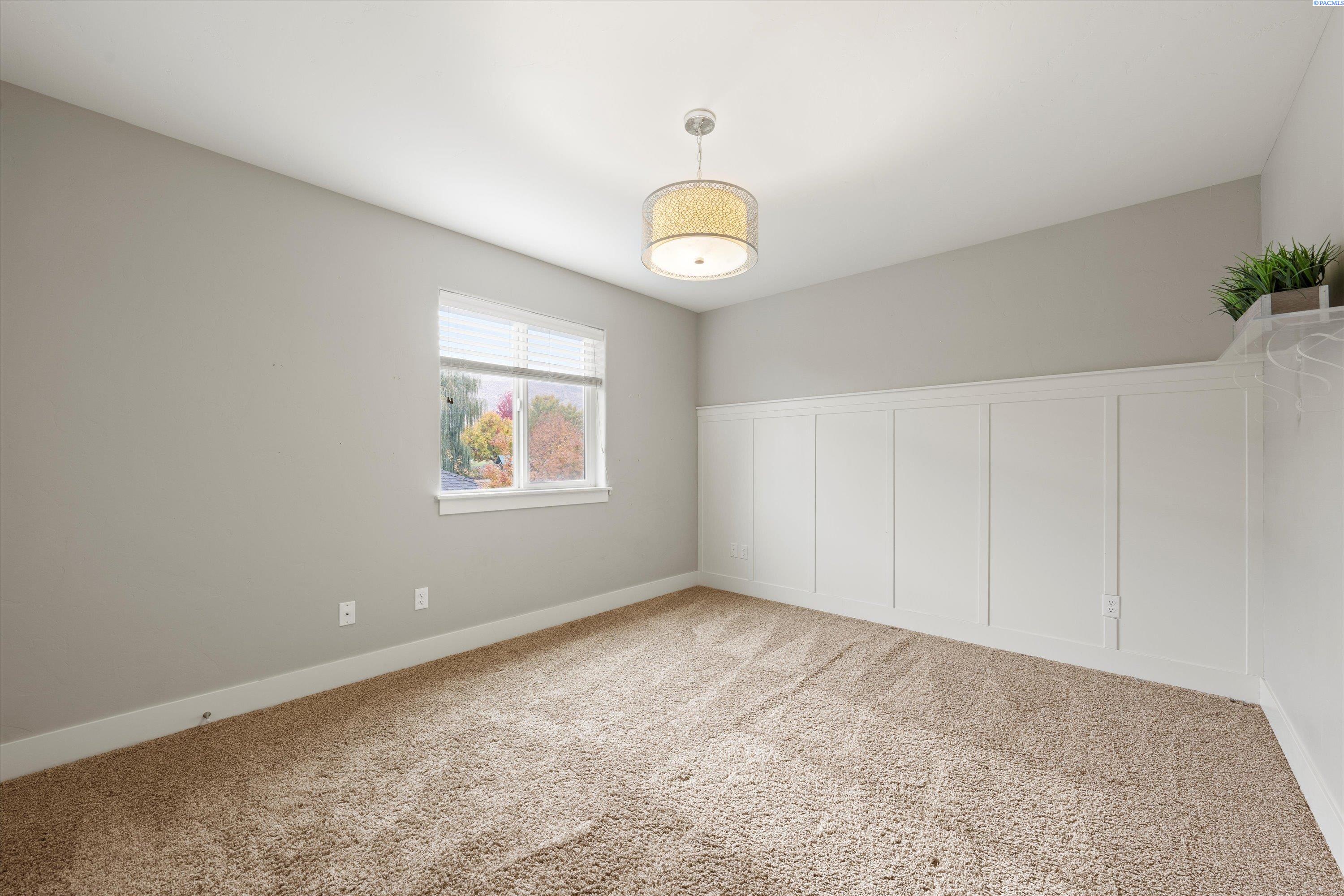 Richland, Washington, 99352, United States, 5 Bedrooms Bedrooms, ,3 BathroomsBathrooms,Residential,For Sale,1987518