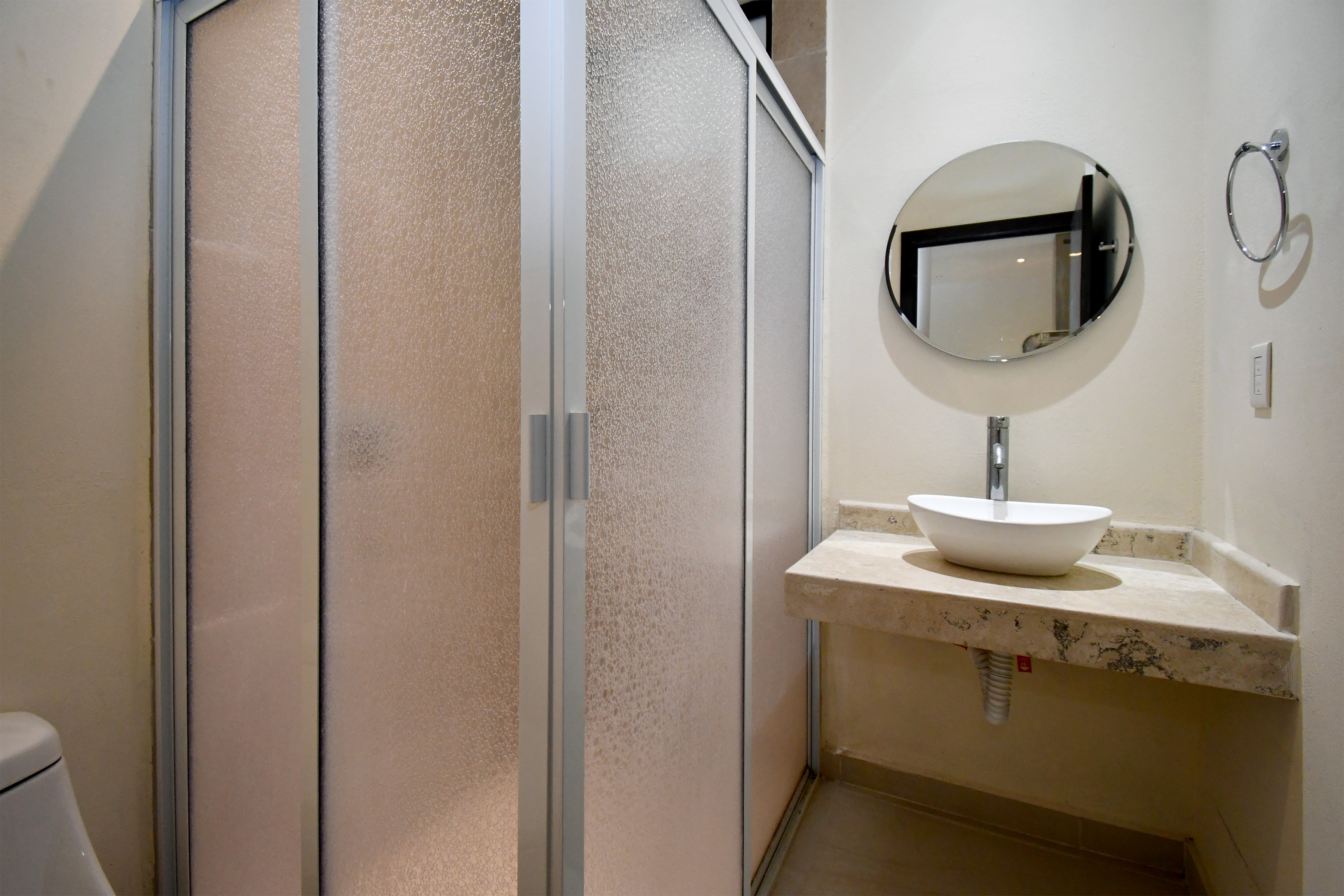  Spacious Three-Bedroom Condominium - 物件實景
