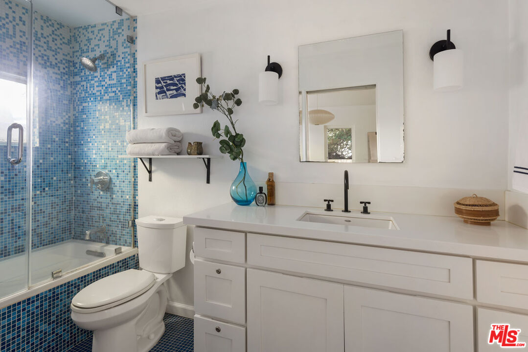 Los Angeles, California, 90026, United States, 3 Bedrooms Bedrooms, ,3 BathroomsBathrooms,Residential,For Sale,2003462