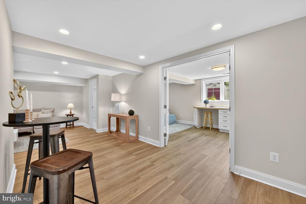 Arlington, Virginia, 22213, United States, 5 Bedrooms Bedrooms, ,5 BathroomsBathrooms,Residential,For Sale,1982488