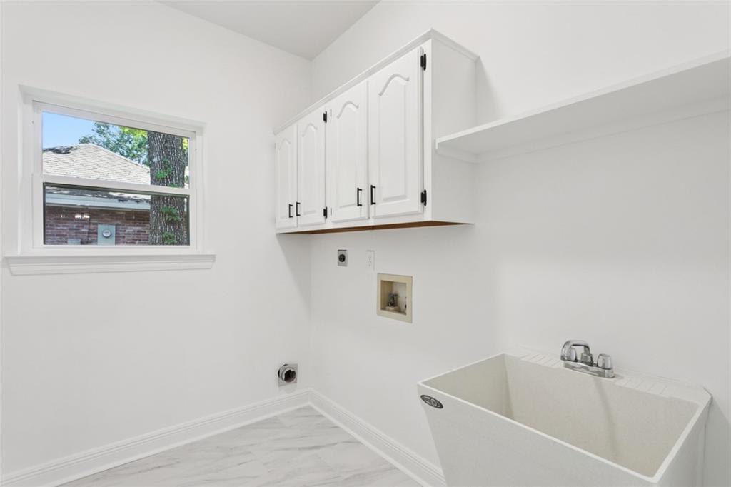 Mandeville, Louisiana, 70471, United States, 5 Bedrooms Bedrooms, ,3 BathroomsBathrooms,Residential,For Sale,1947067