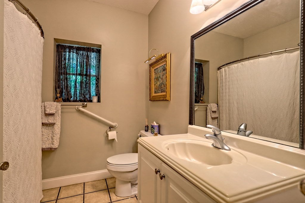 Blairsville, Georgia, 30512, United States, 4 Bedrooms Bedrooms, ,3 BathroomsBathrooms,Residential,For Sale,1827320