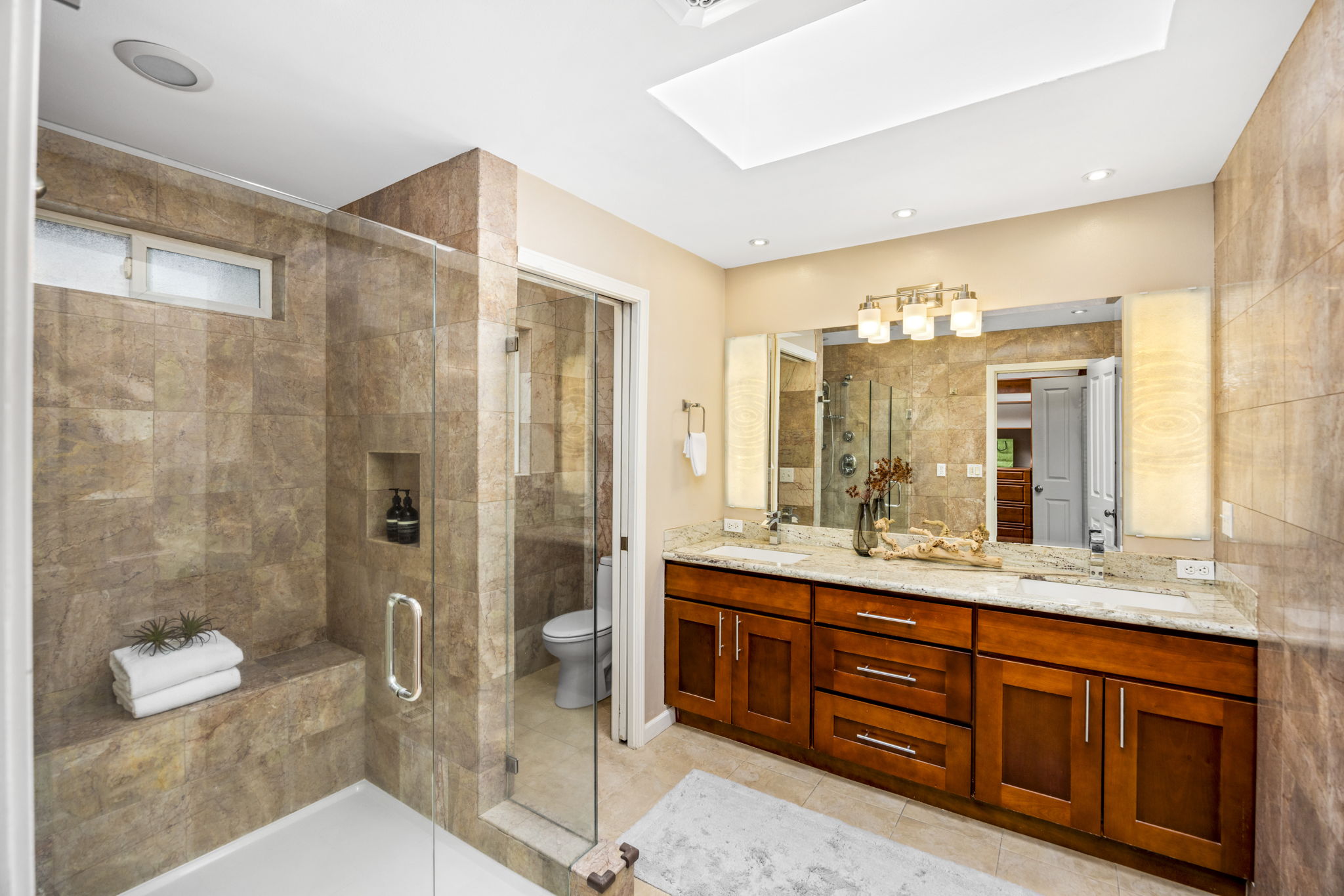  231 105th Ave SE, Bellevue, WA 98004 - 物件實景