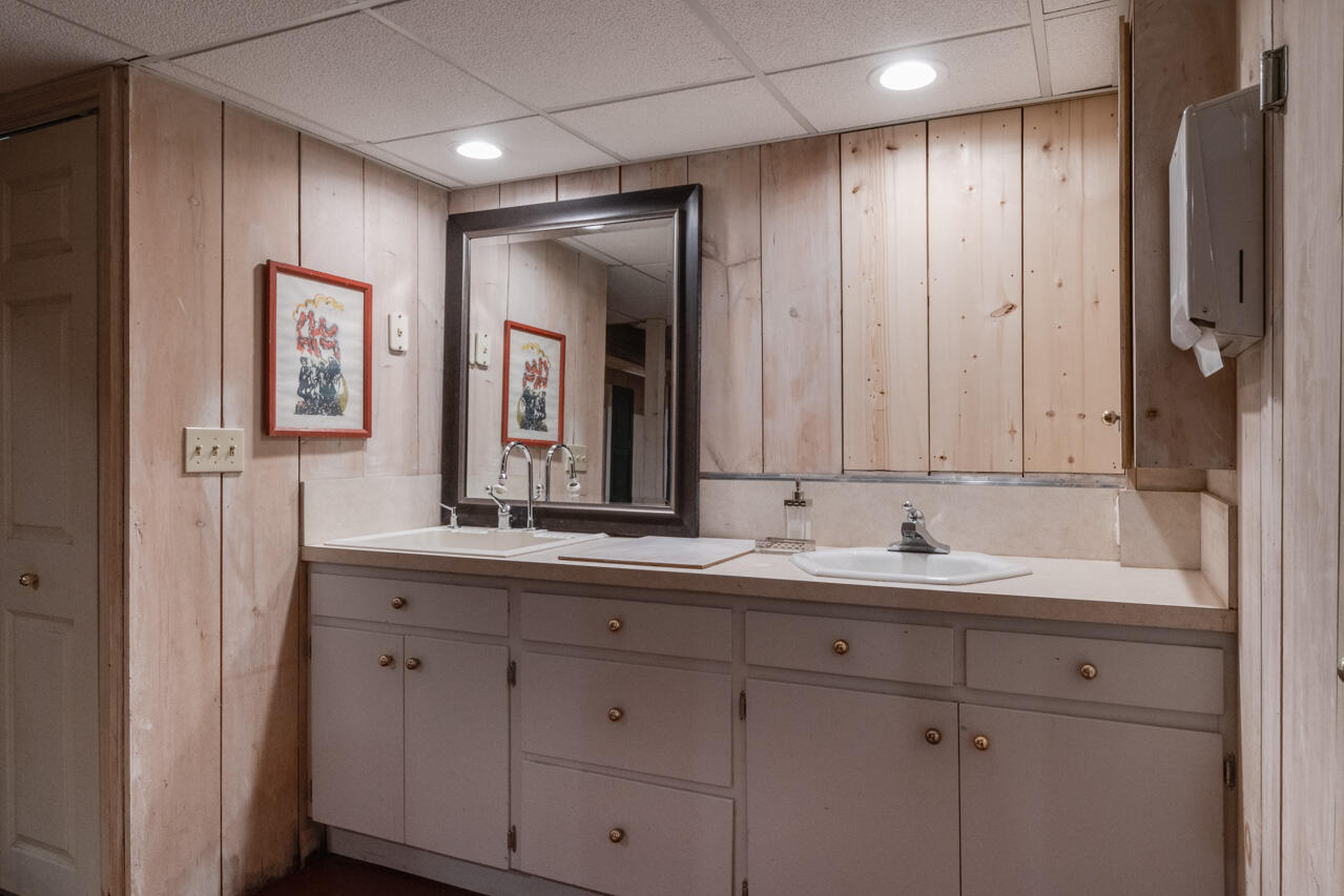 Fennville, Michigan, 49408, United States, 9 Bedrooms Bedrooms, ,10 BathroomsBathrooms,Residential,For Sale,1992421