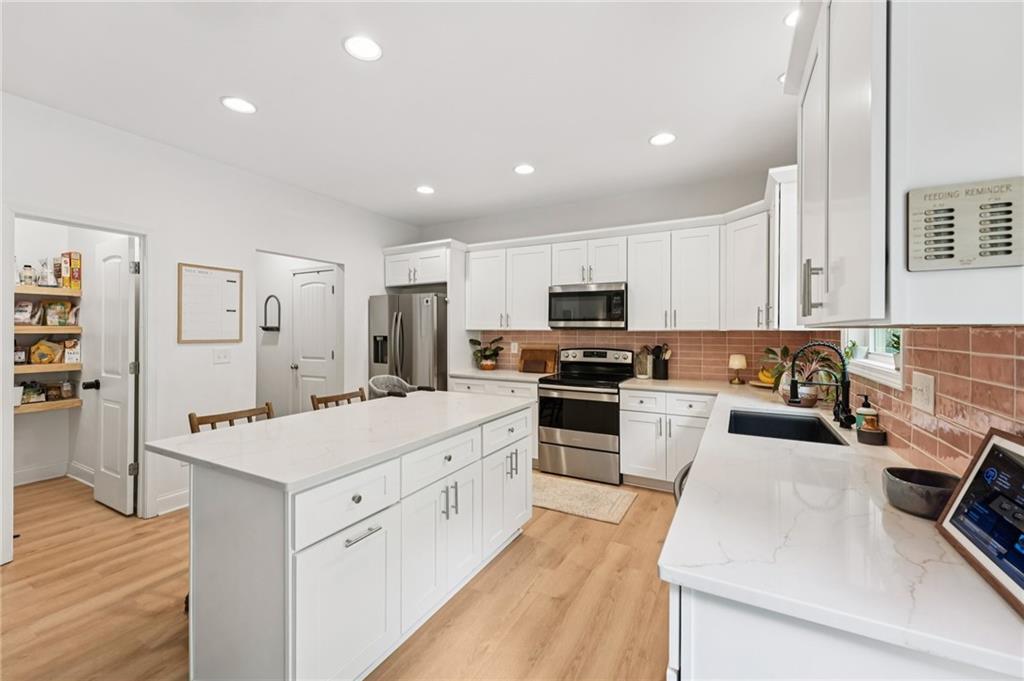 Canton, Georgia, 30114, United States, 6 Bedrooms Bedrooms, ,4 BathroomsBathrooms,Residential,For Sale,1978205