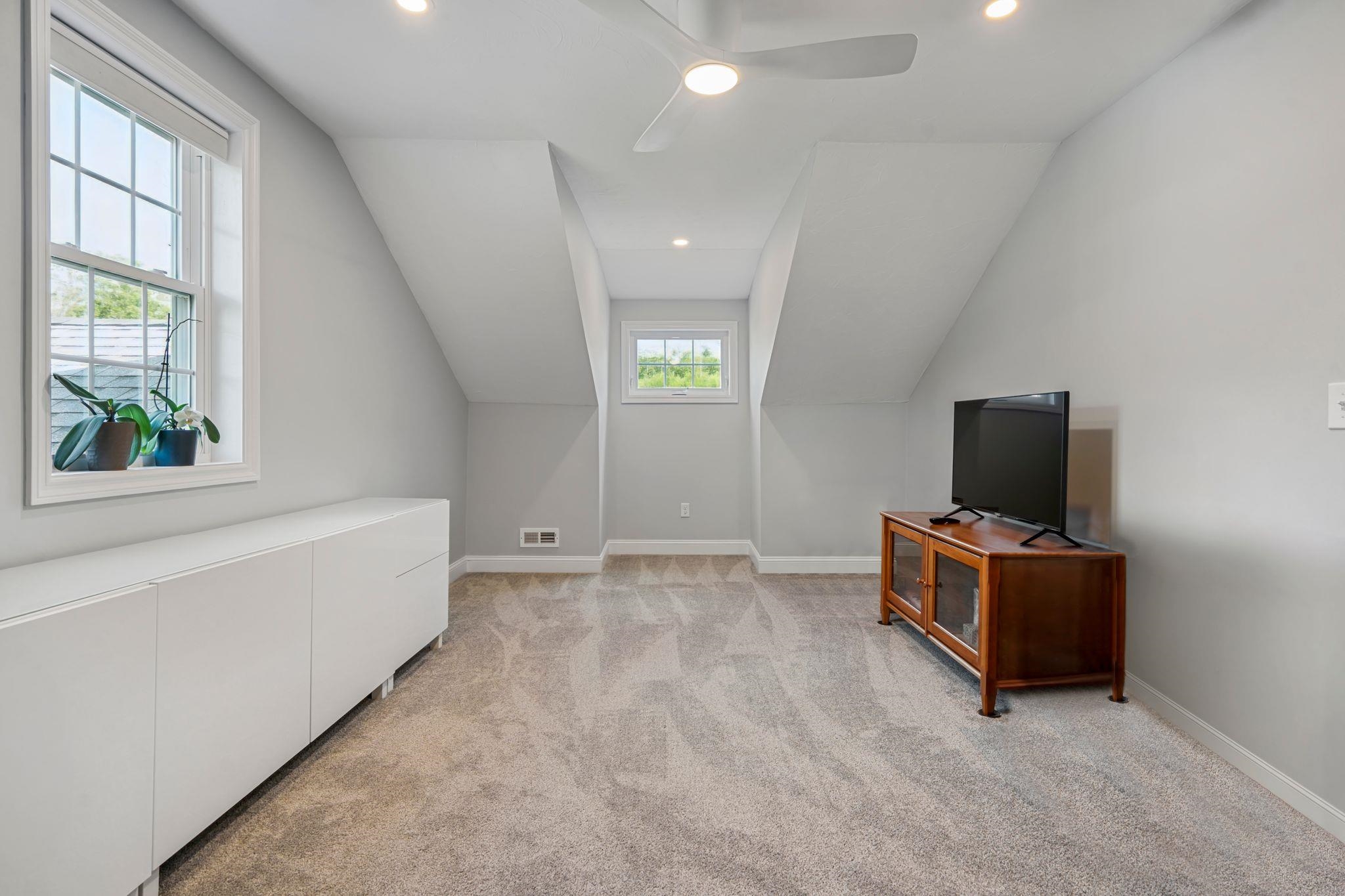 Greenville, New Hampshire, 03048, United States, 3 Bedrooms Bedrooms, ,1 BathroomBathrooms,Residential,For Sale,1919531