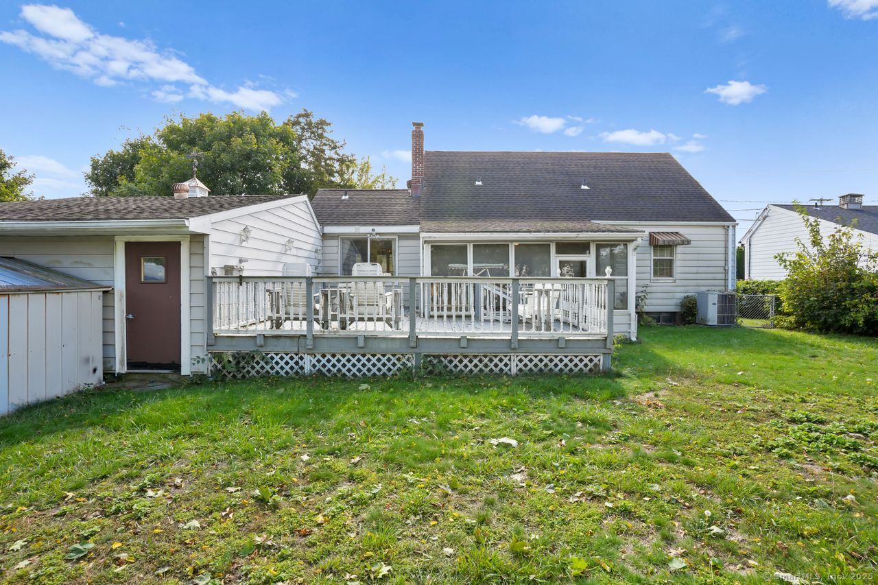 Stratford, Connecticut, 06615, United States, 3 Bedrooms Bedrooms, ,1 BathroomBathrooms,Residential,For Sale,1965569