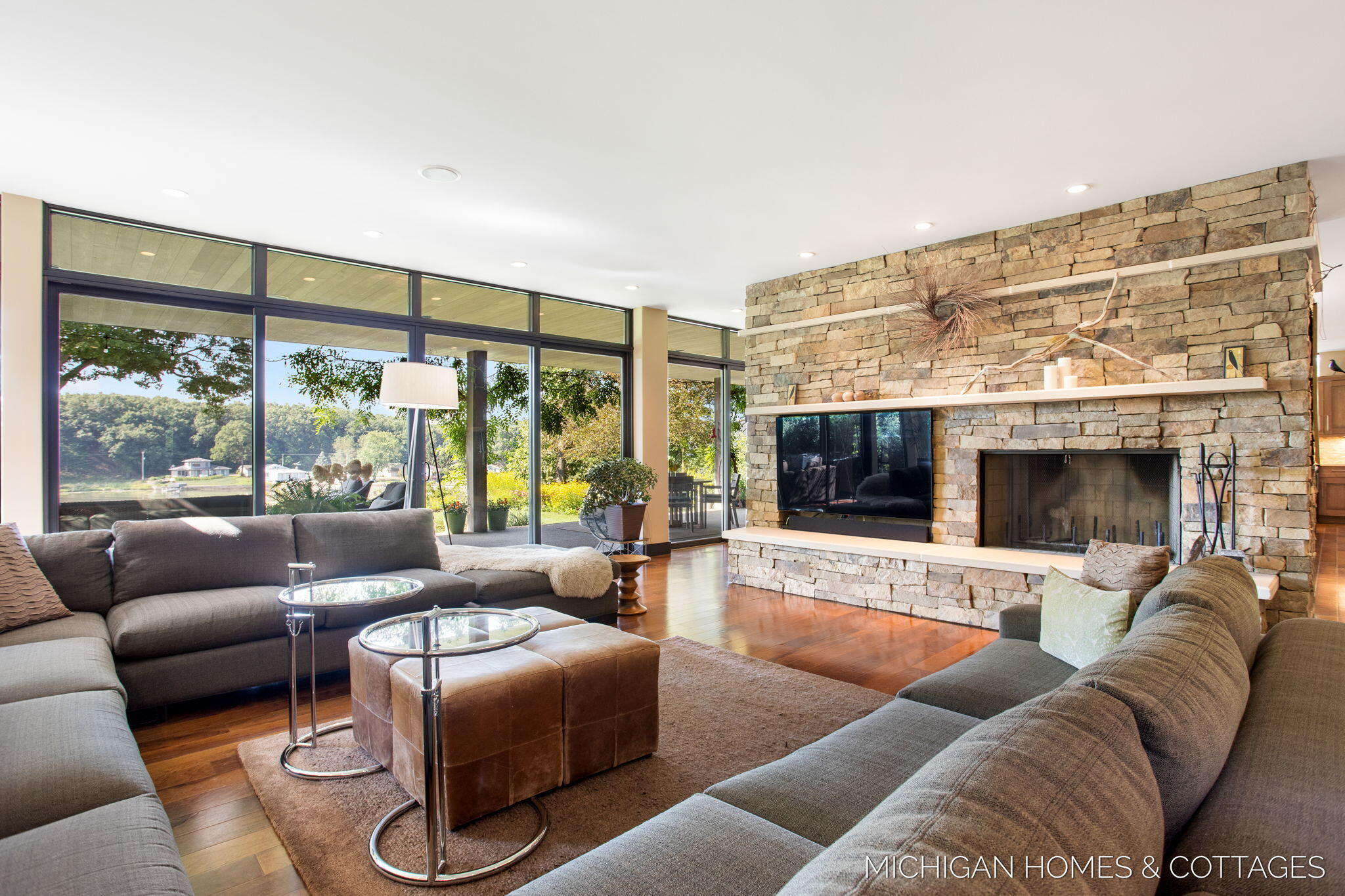 Saugatuck, Michigan, 49453, United States, 5 Bedrooms Bedrooms, ,4 BathroomsBathrooms,Residential,For Sale,1940964