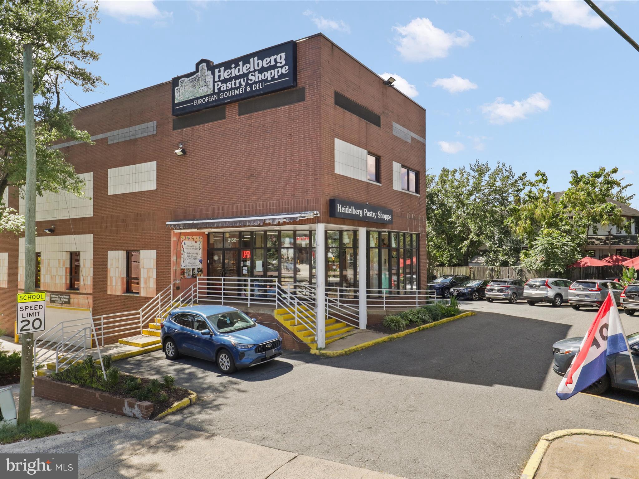 Arlington, Virginia, 22207, United States, 3 Bedrooms Bedrooms, ,3 BathroomsBathrooms,Residential,For Sale,1979007