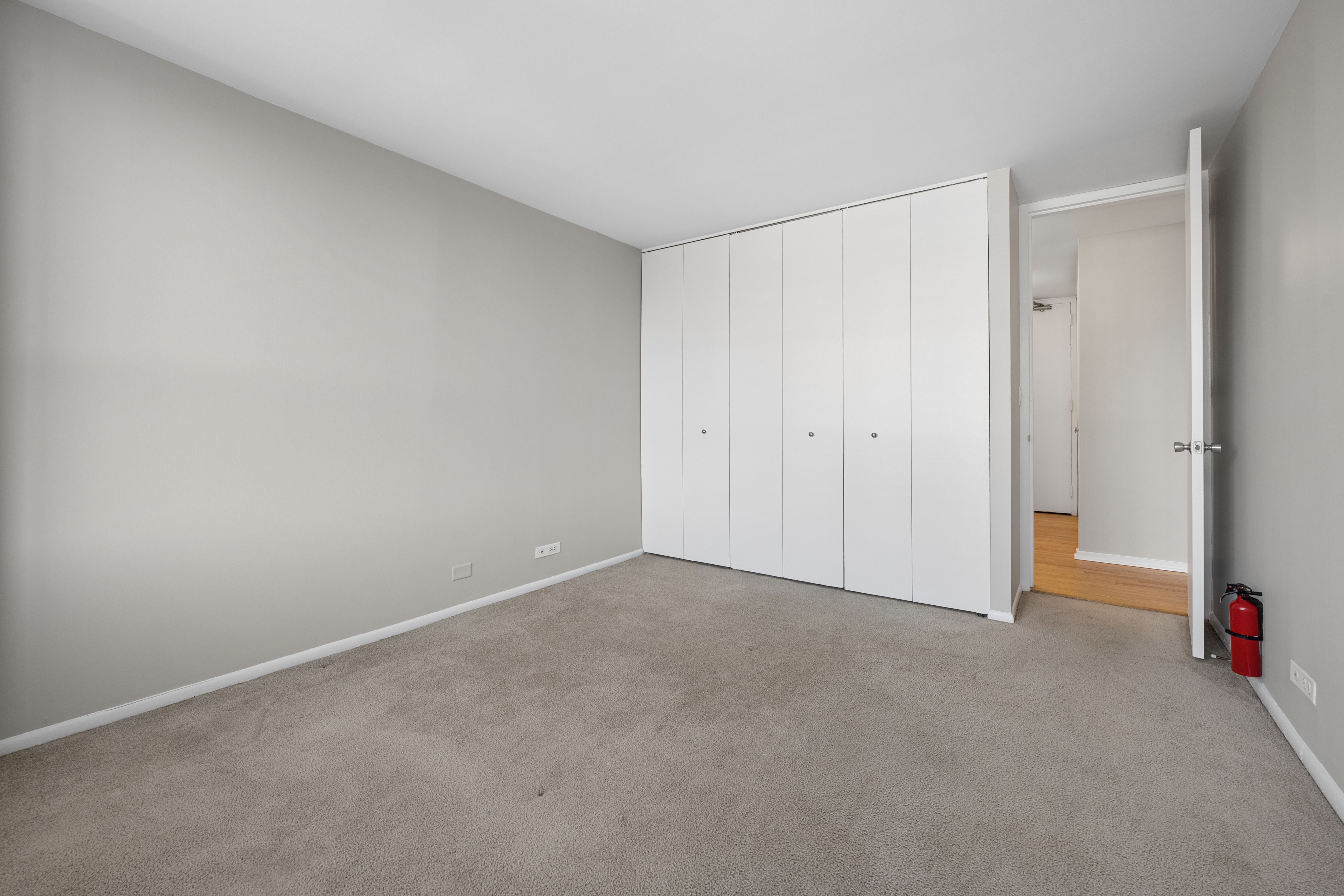  Fantastic Value for This Northeast Corner Unit at Park Place Tower - 物件實景