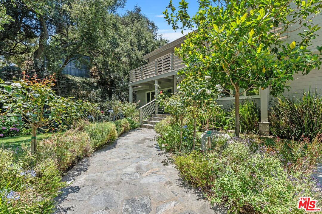 Calabasas, California, 91302, United States, 4 Bedrooms Bedrooms, ,3 BathroomsBathrooms,Residential,For Sale,1896554