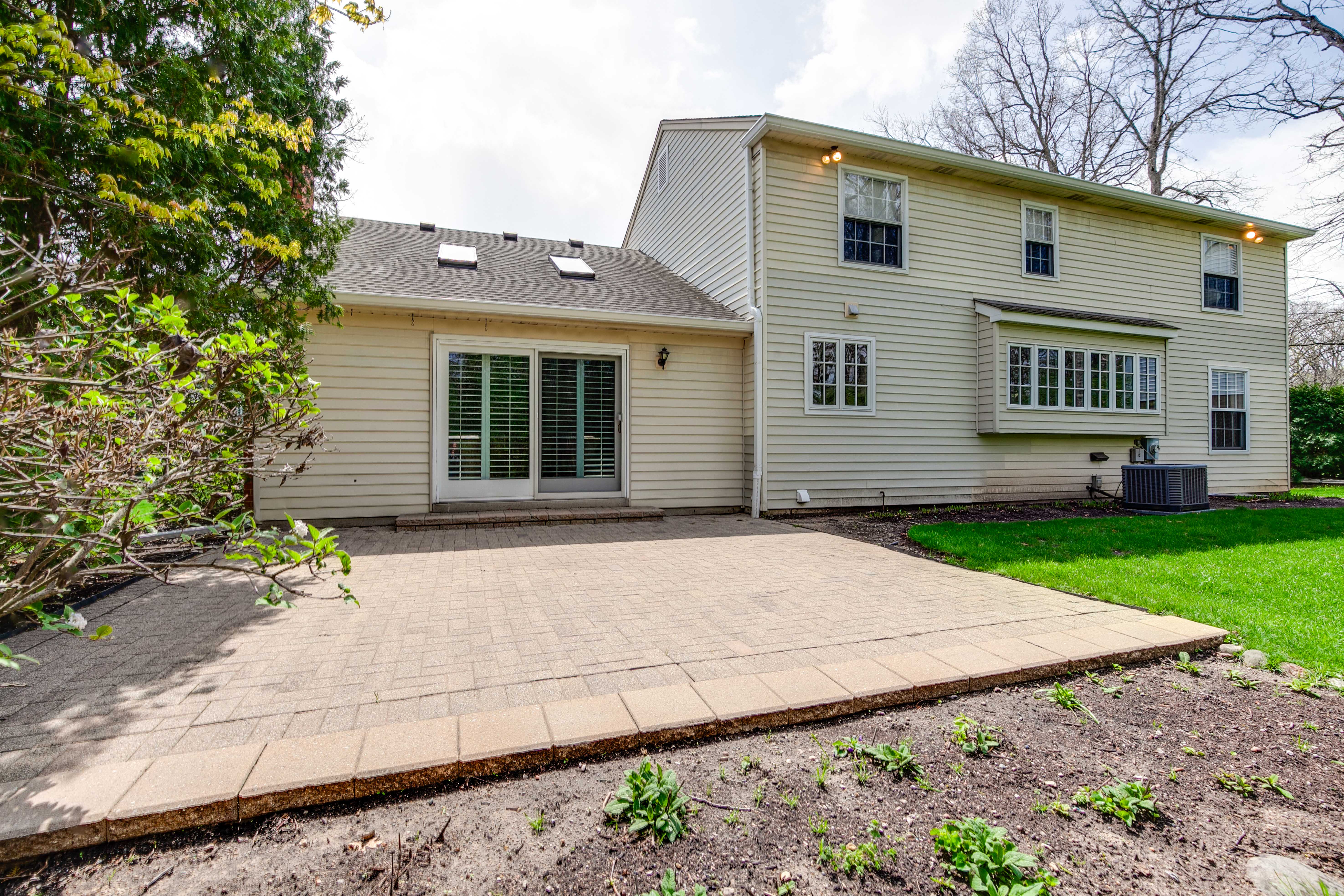  Welcome to this Lovely Colonial Home - 物件實景