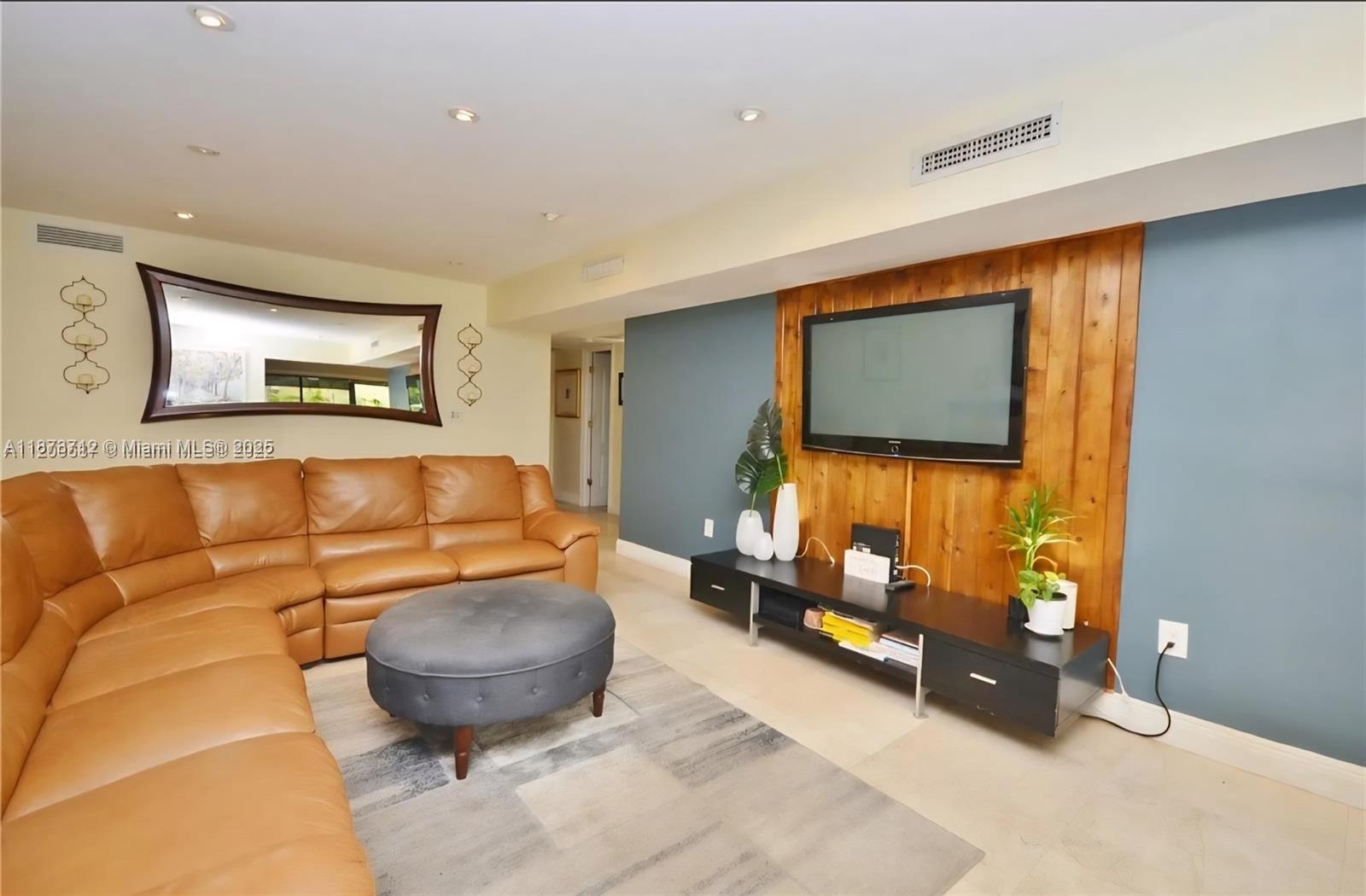 Miami Lakes, Florida, 33014, United States, 3 Bedrooms Bedrooms, ,2 BathroomsBathrooms,Residential,For Sale,1940400