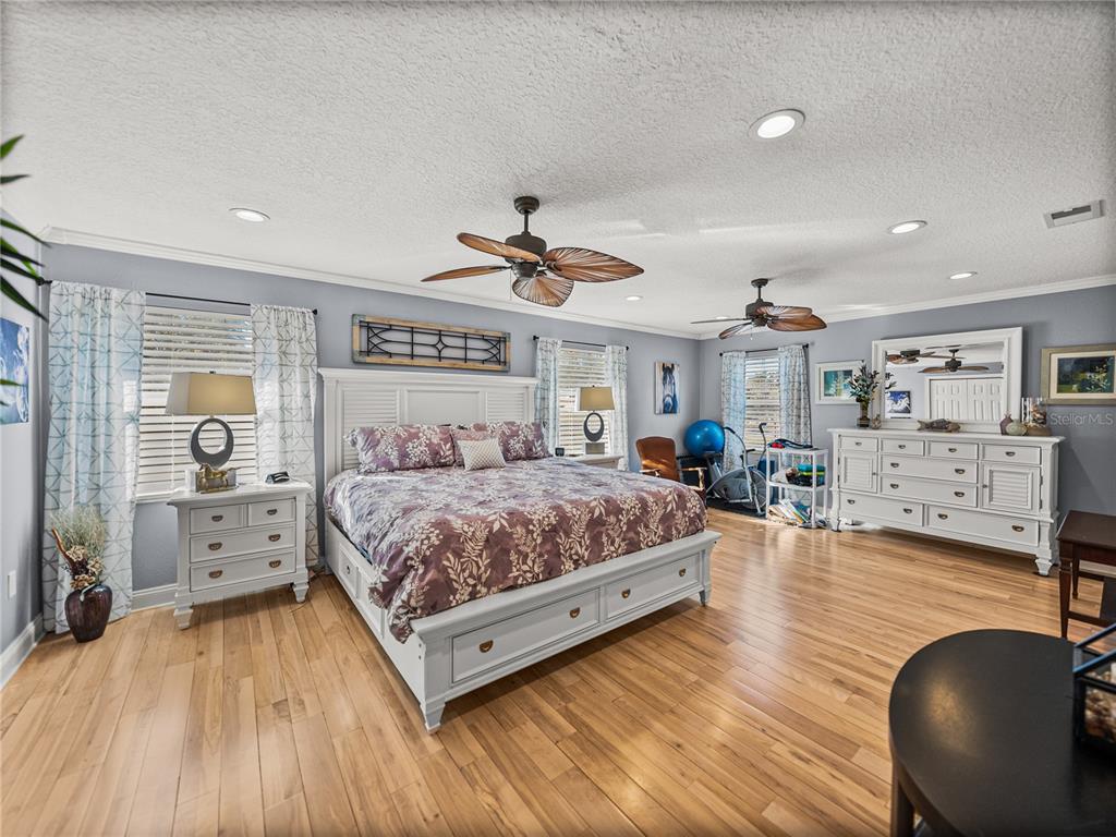 Lakeland, Florida, 33810, United States, 5 Bedrooms Bedrooms, ,4 BathroomsBathrooms,Residential,For Sale,1696884