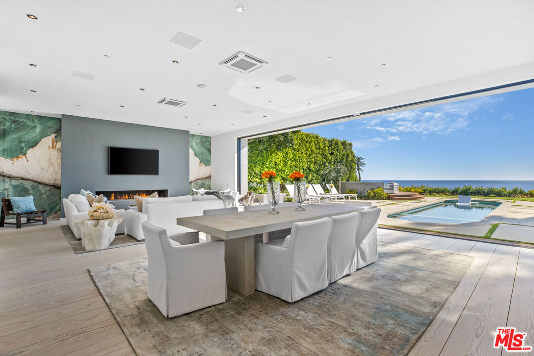 Malibu, California, 90265, United States, 3 Bedrooms Bedrooms, ,4 BathroomsBathrooms,Residential,For Sale,1746173