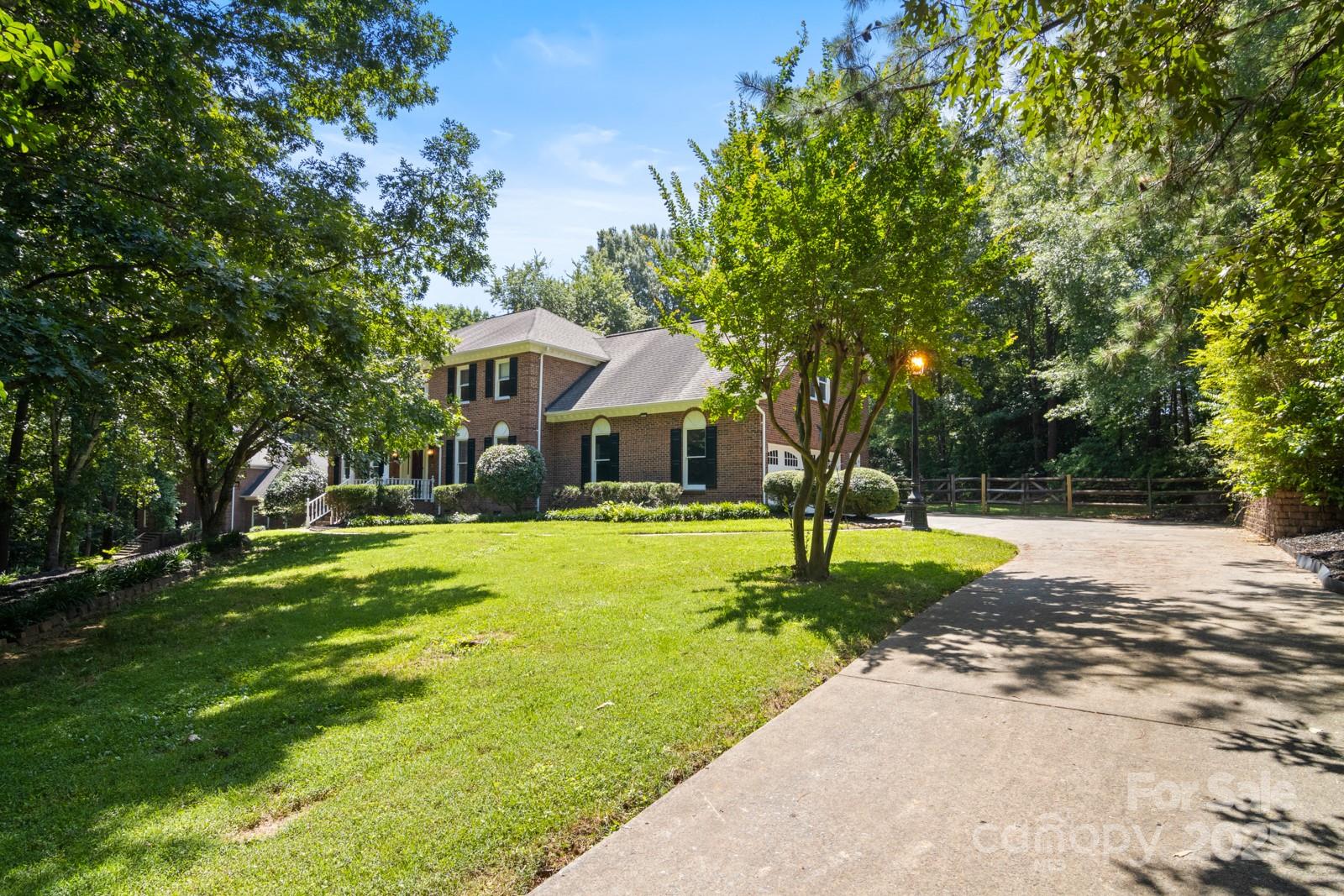 Matthews, North Carolina, 28104, United States, 4 Bedrooms Bedrooms, ,3 BathroomsBathrooms,Residential,For Sale,1876252