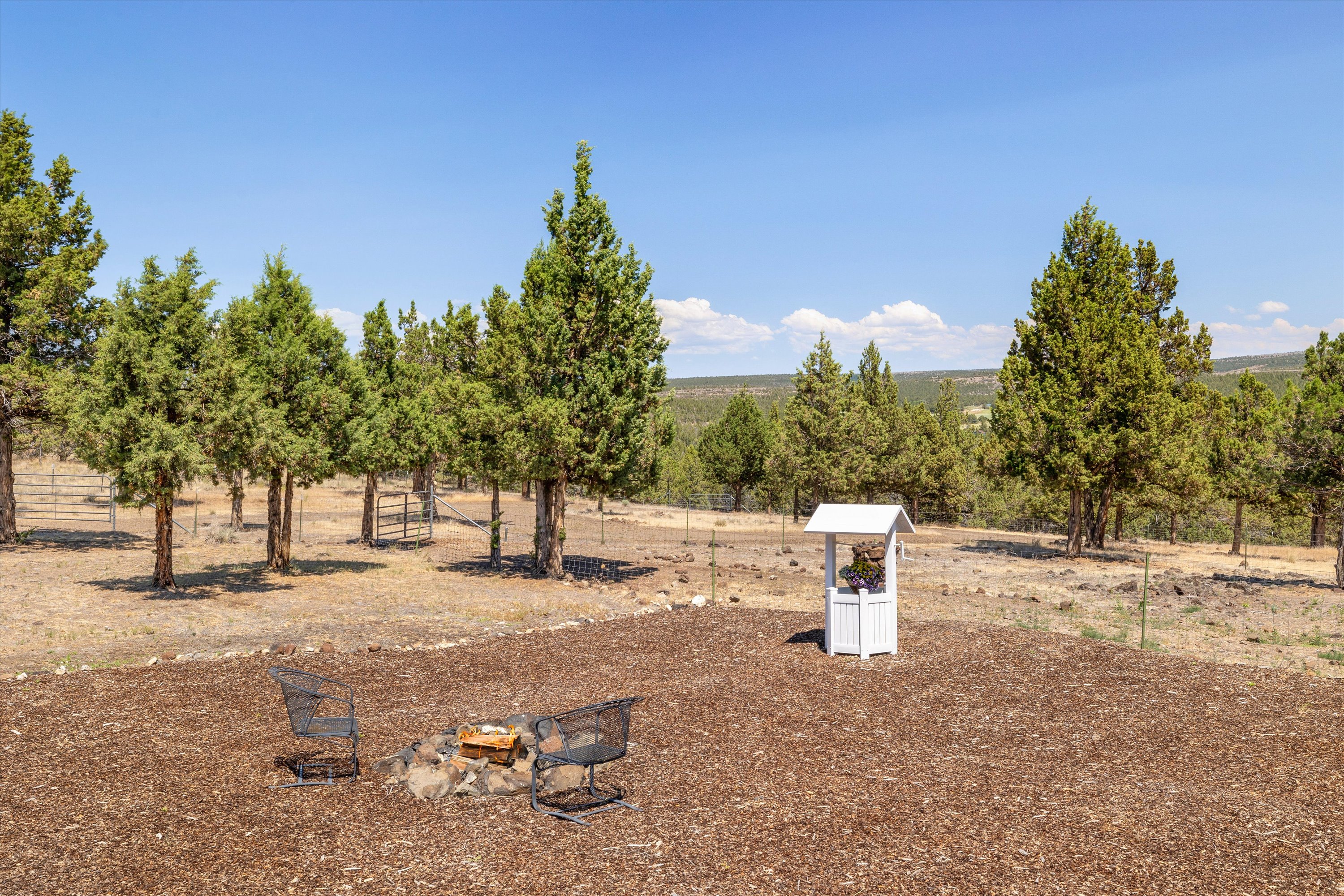 Prineville, Oregon, 97754, United States, 3 Bedrooms Bedrooms, ,2 BathroomsBathrooms,Residential,For Sale,1849917
