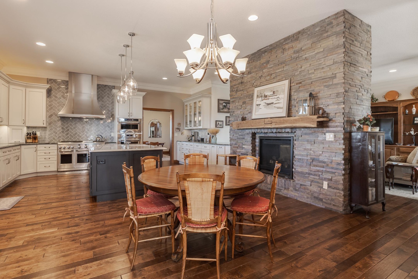 Hudson, Illinois, 61748, United States, 3 Bedrooms Bedrooms, ,5 BathroomsBathrooms,Residential,For Sale,1987913