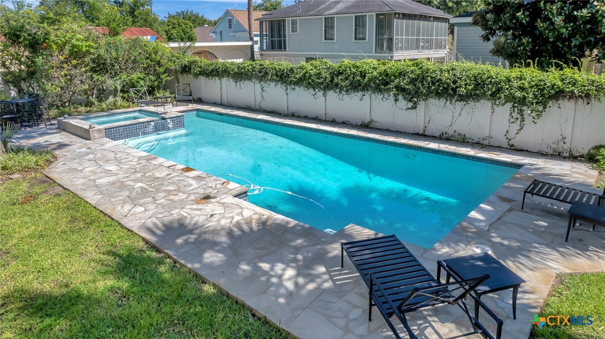 507 S De Leon Street, Victoria, Texas, 77901, United States, 5 Bedrooms Bedrooms, ,5 BathroomsBathrooms,Residential,For Sale,507 S De Leon Street,1612614