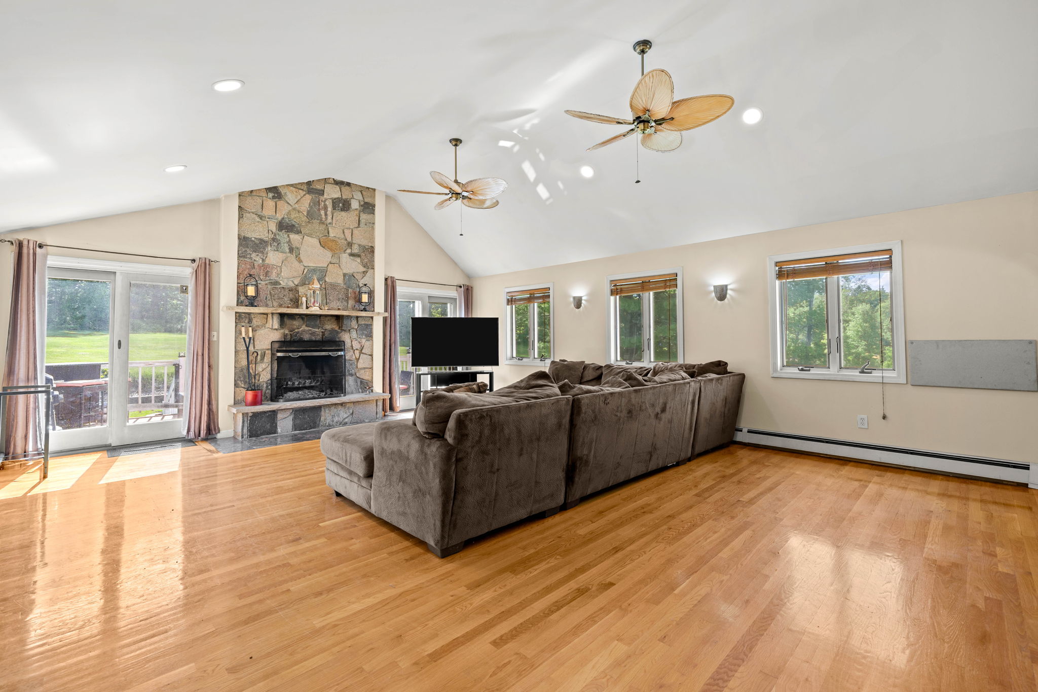  240 Hampstead St, Methuen, MA, 01844 - 物件實景