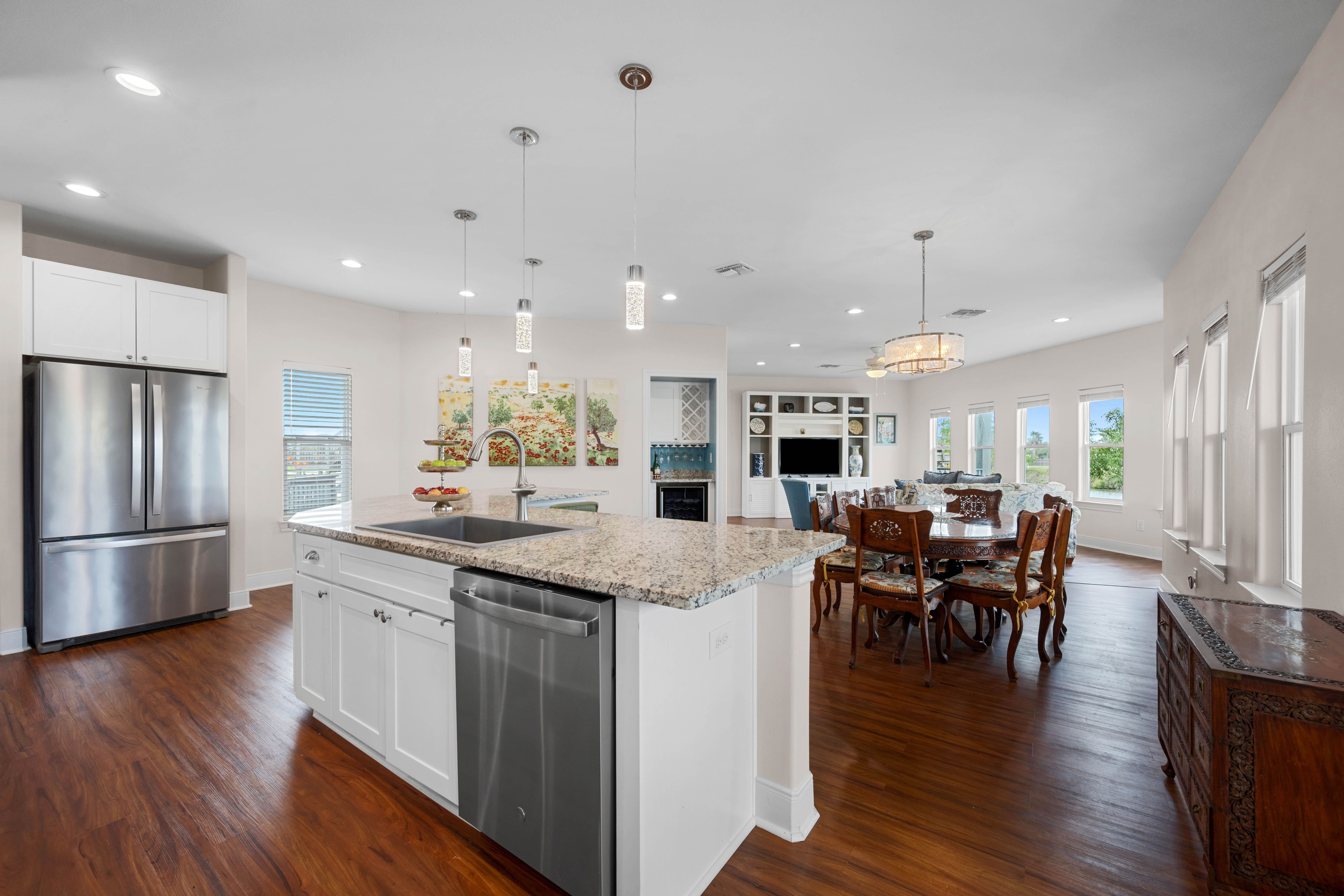  Beautiful Coastal Home on Oversized Lot - 物件實景