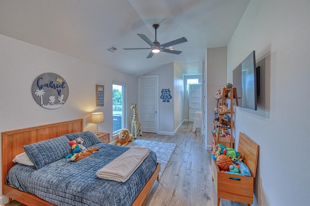 Amber, Oklahoma, 73004, United States, 6 Bedrooms Bedrooms, ,4 BathroomsBathrooms,Residential,For Sale,1984407