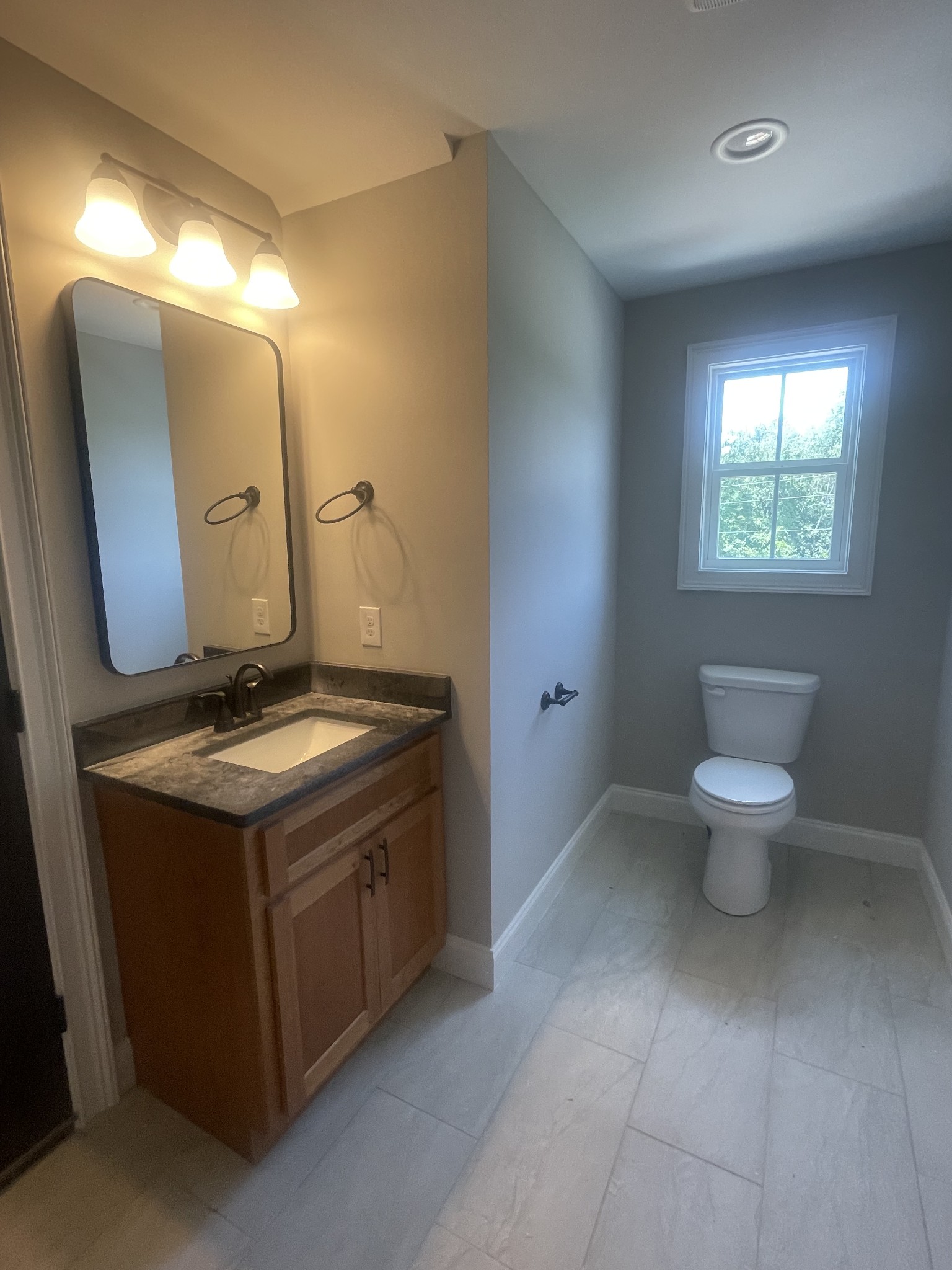 Winchester, Tennessee, 37398, United States, 3 Bedrooms Bedrooms, ,4 BathroomsBathrooms,Residential,For Sale,1928177