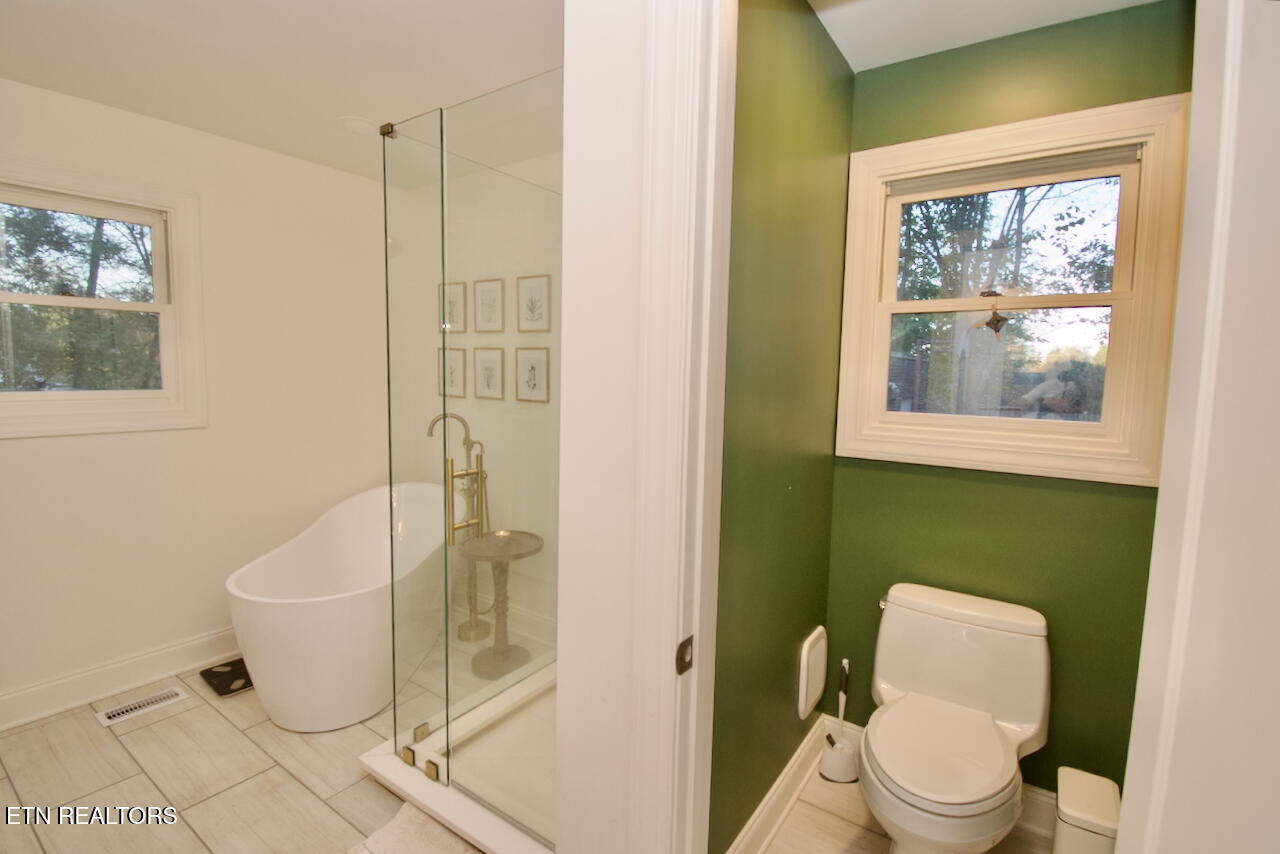 Maryville, Tennessee, 37803, United States, 4 Bedrooms Bedrooms, ,3 BathroomsBathrooms,Residential,For Sale,1989272