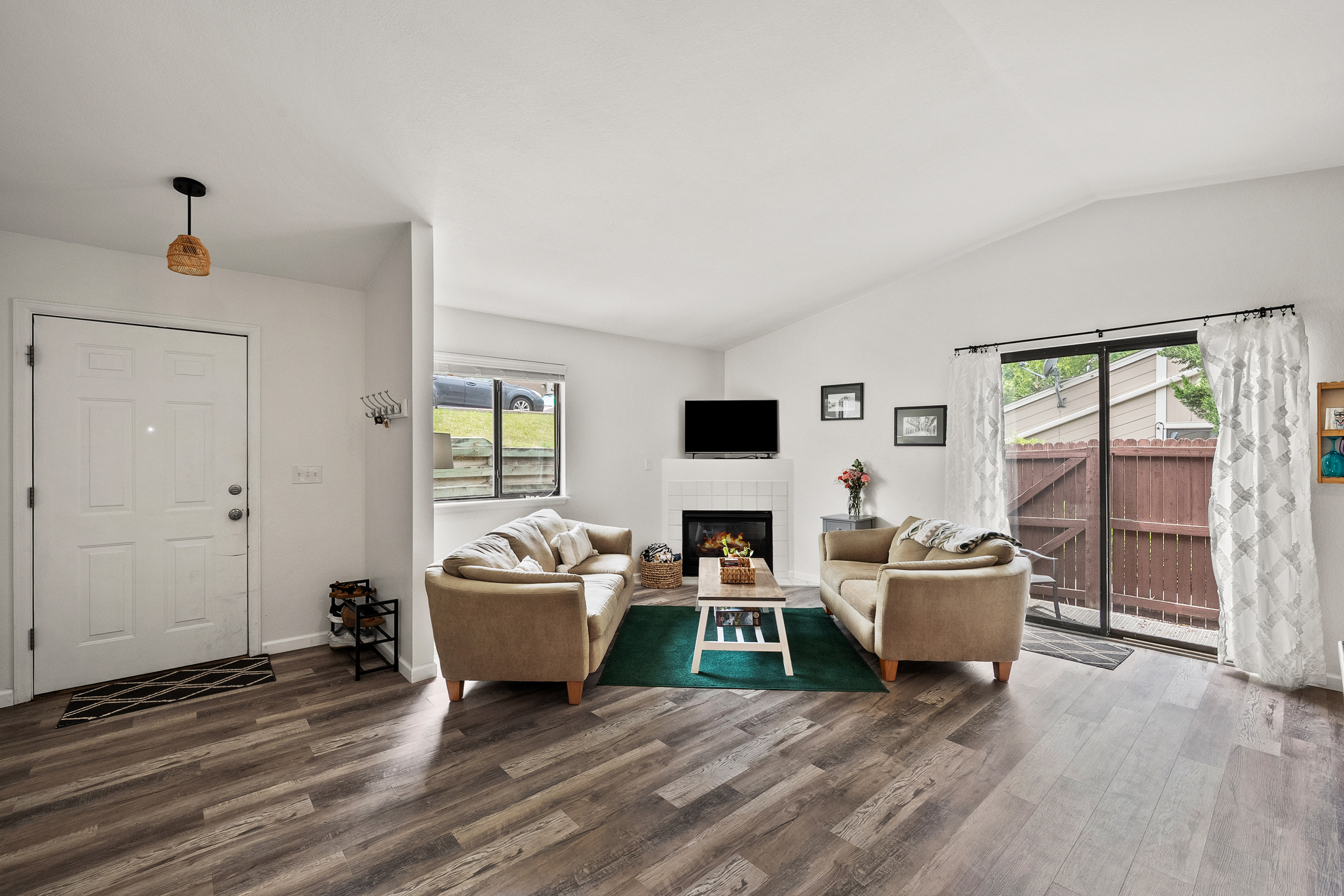  Affordable Townhome in the Highly Desired Table Mountain Heights Community - 物件實景