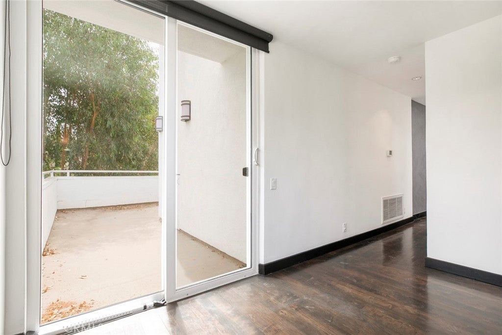 Woodland Hills, California, 91364, United States, 3 Bedrooms Bedrooms, ,3 BathroomsBathrooms,Residential,For Sale,1942330