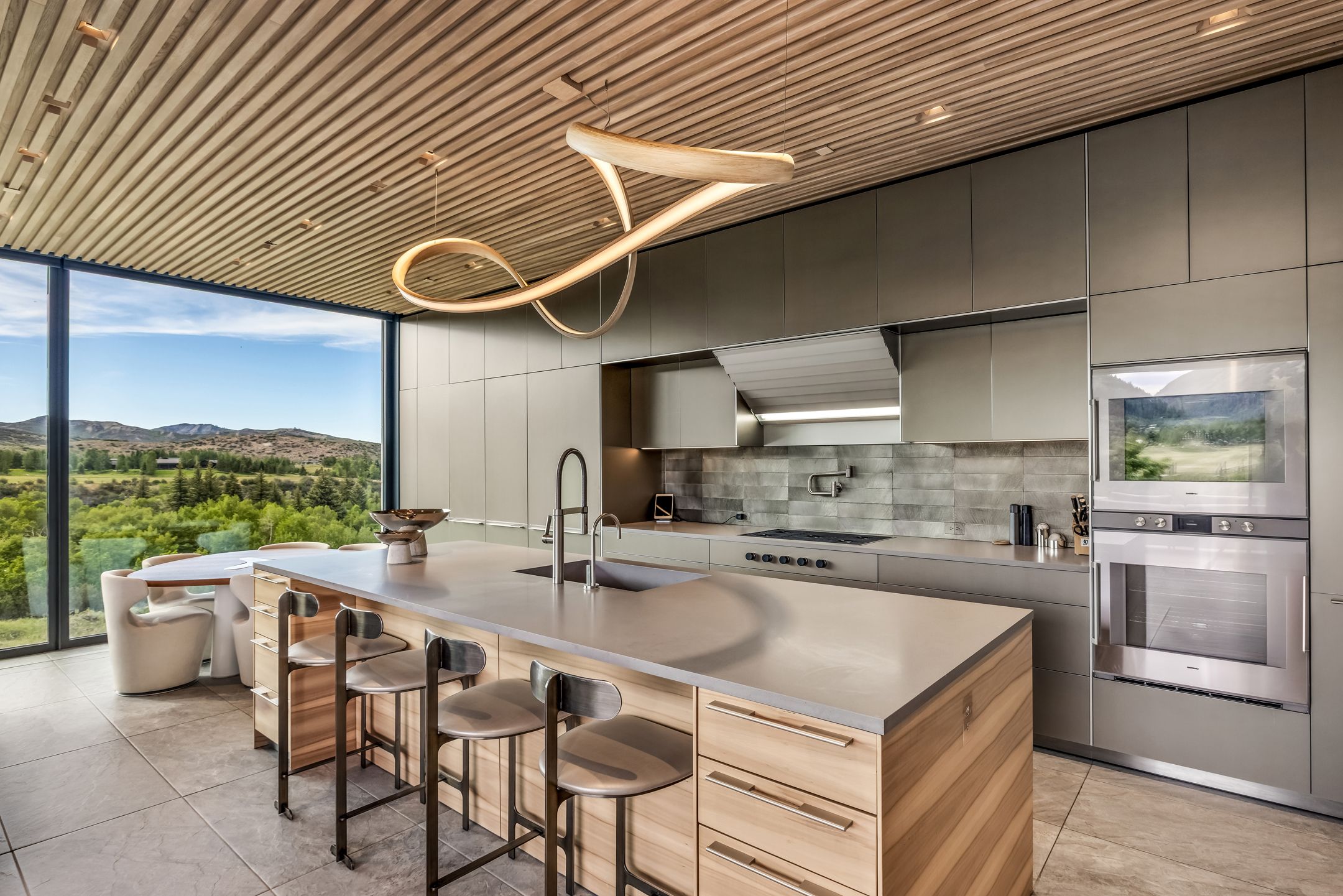  High Luxury with Golf Course Views - 物件實景