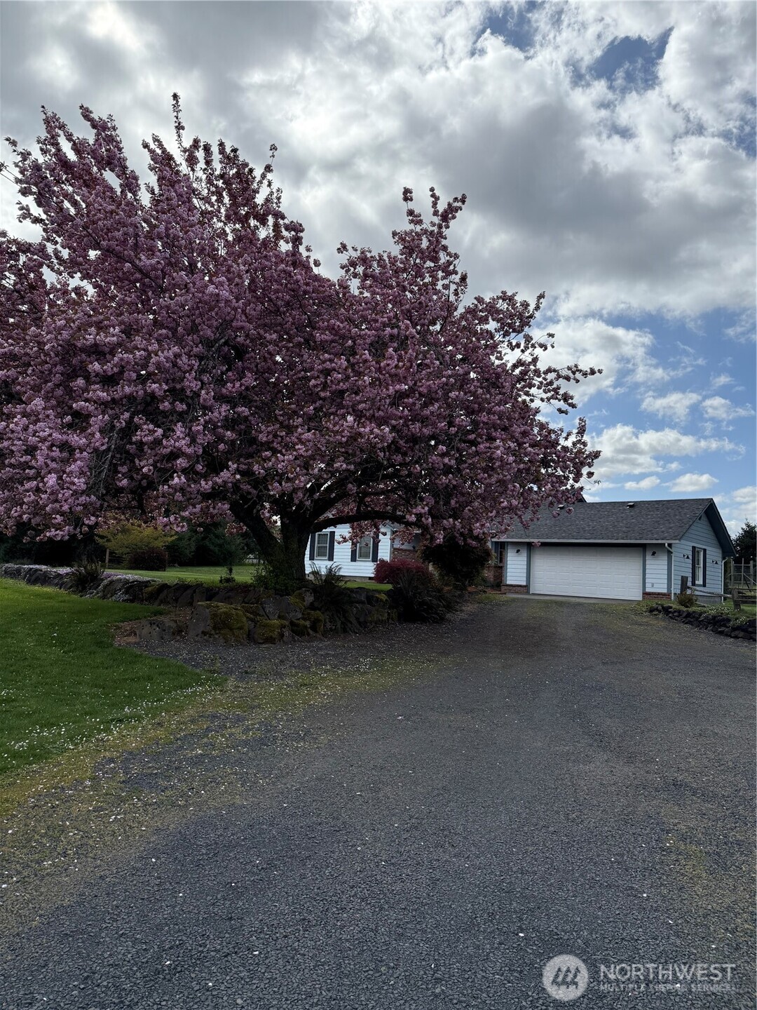 Winlock, Washington, 98596, United States, 3 Bedrooms Bedrooms, ,2 BathroomsBathrooms,Residential,For Sale,2015352