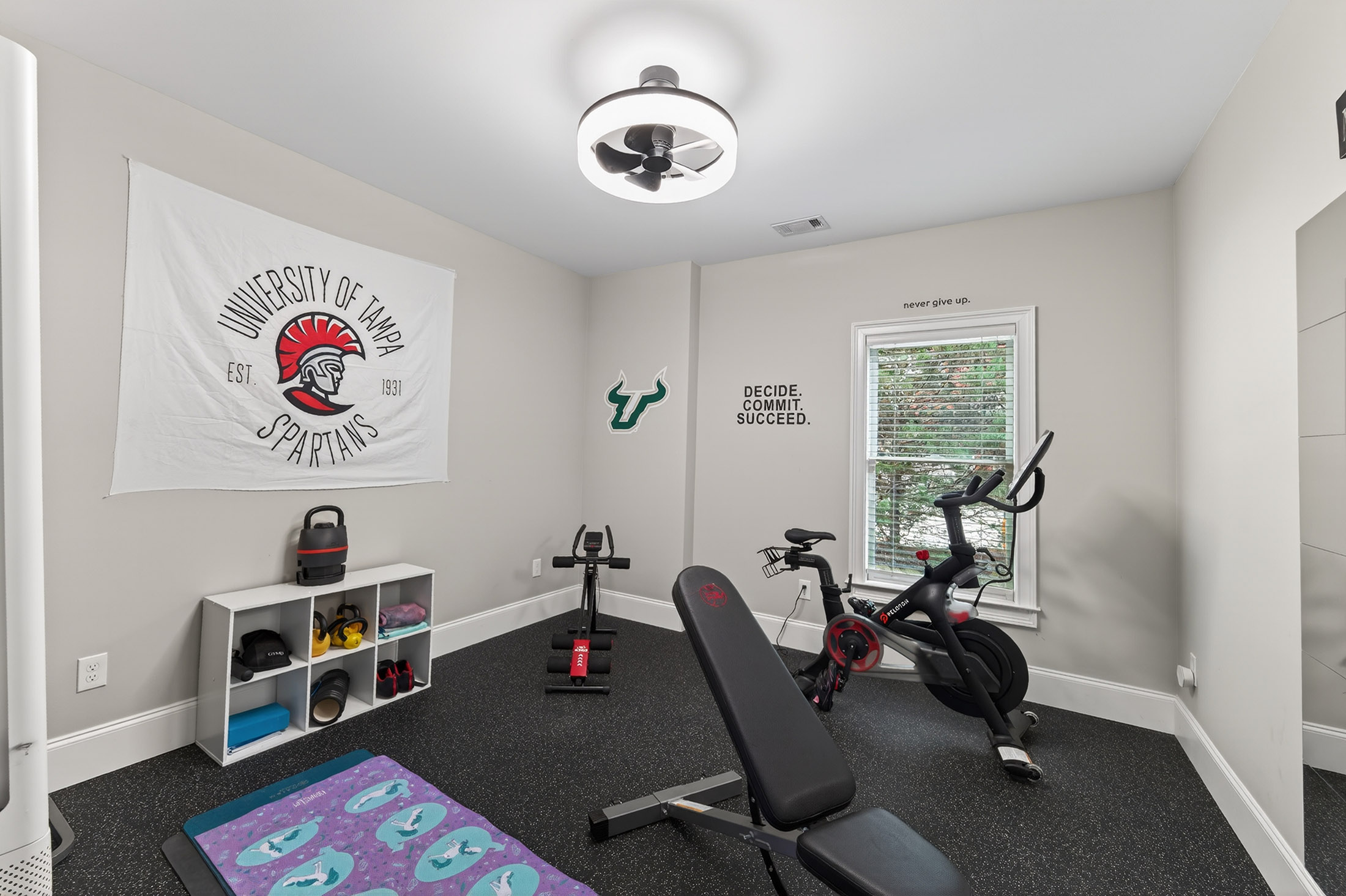  Nestled on a Quiet Cul-De-Sac Lot and Backing Directly to Birmingham Park - 物件實景