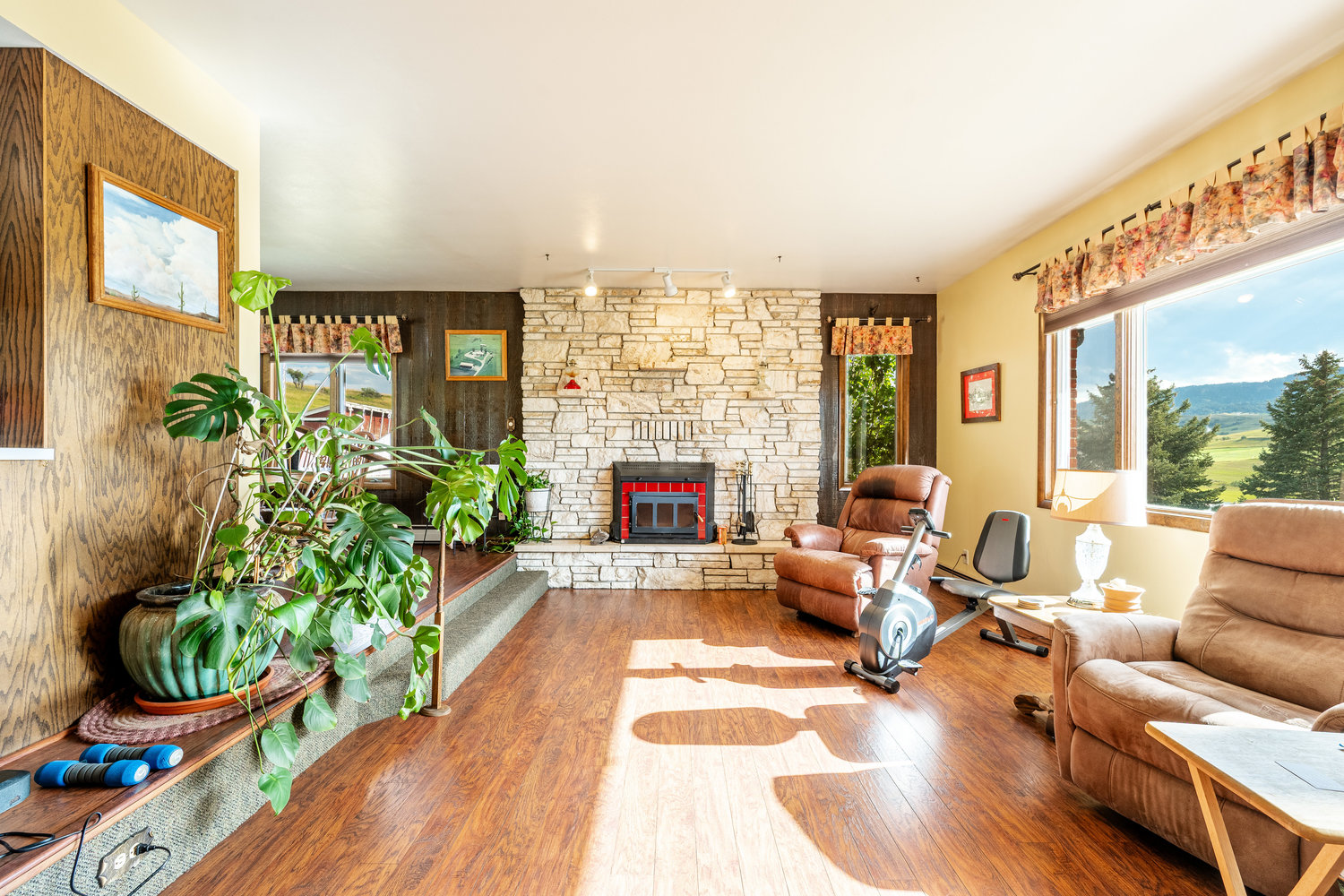 Sheridan, Wyoming, 82801, United States, 4 Bedrooms Bedrooms, ,3 BathroomsBathrooms,Residential,For Sale,1943373