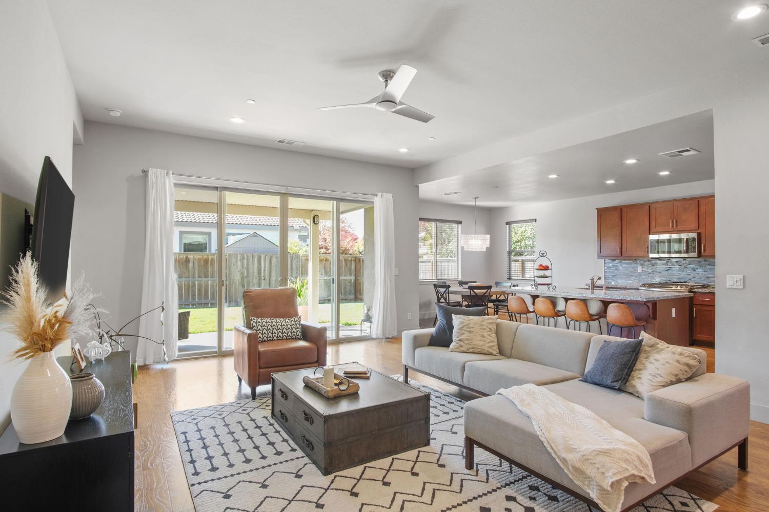 Oakdale, California, 95361, United States, 3 Bedrooms Bedrooms, ,2 BathroomsBathrooms,Residential,For Sale,1985752