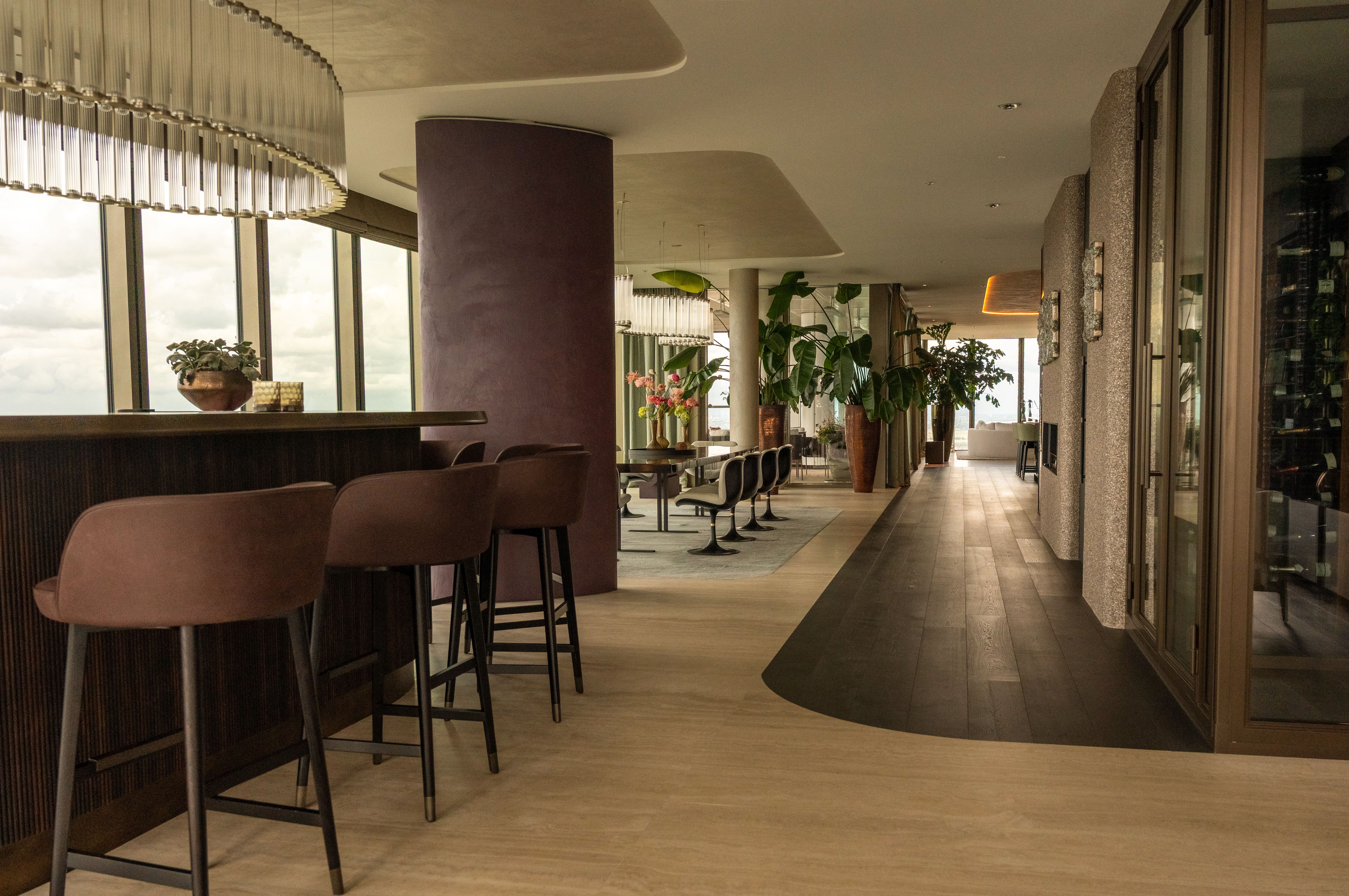  EEN BUITENGEWONE PENTHOUSE-RESIDENTIE MET TERRASSEN RONDOM EN EEN ADEMBENEMEND 3 - 物件實景