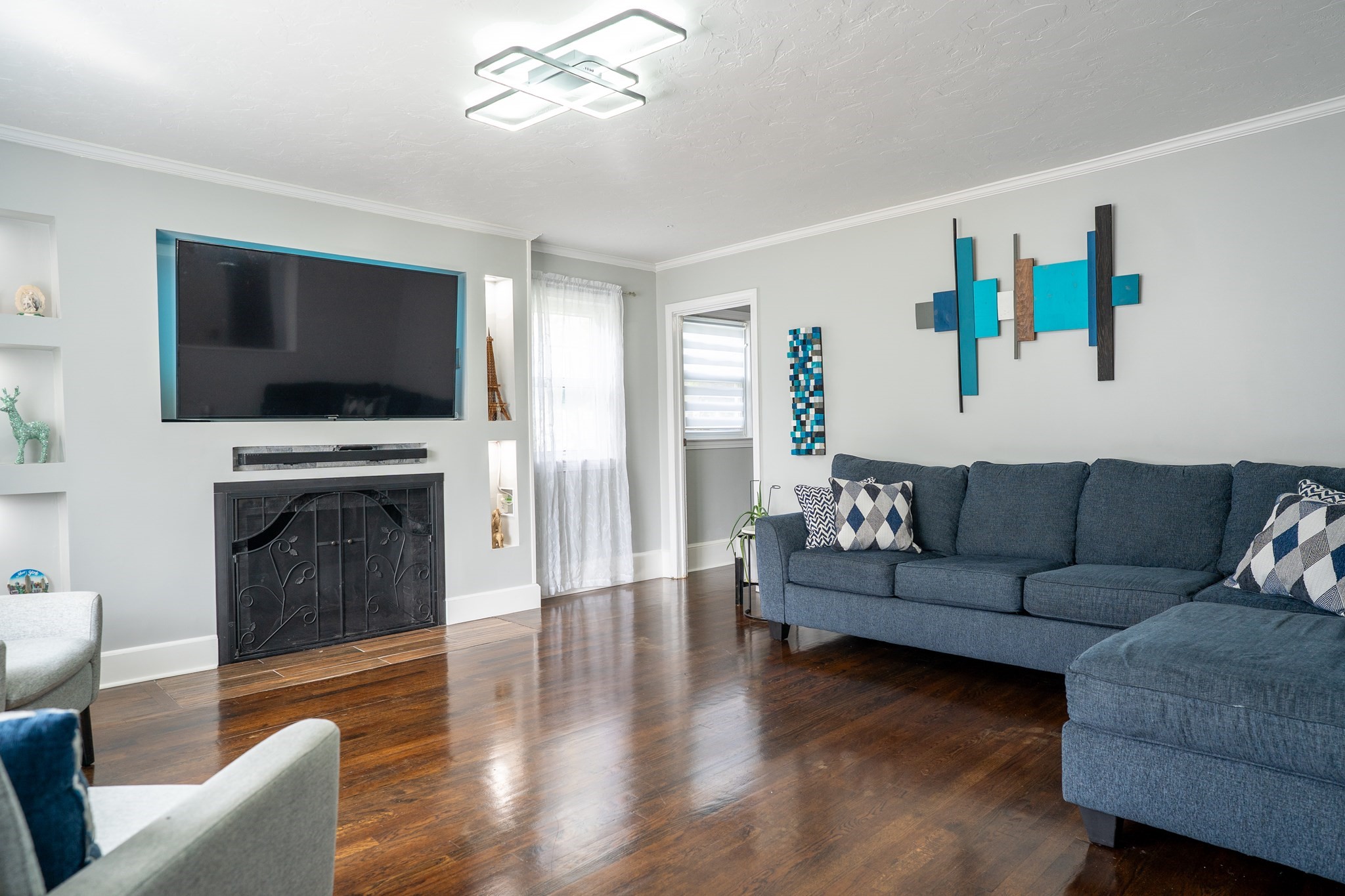 Randolph, Massachusetts, 02368, United States, 4 Bedrooms Bedrooms, ,2 BathroomsBathrooms,Residential,For Sale,2009735