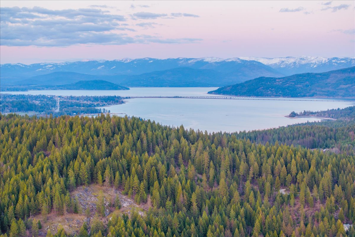 Sagle, Idaho, 83860, United States, 3 Bedrooms Bedrooms, ,4 BathroomsBathrooms,Residential,For Sale,1976949