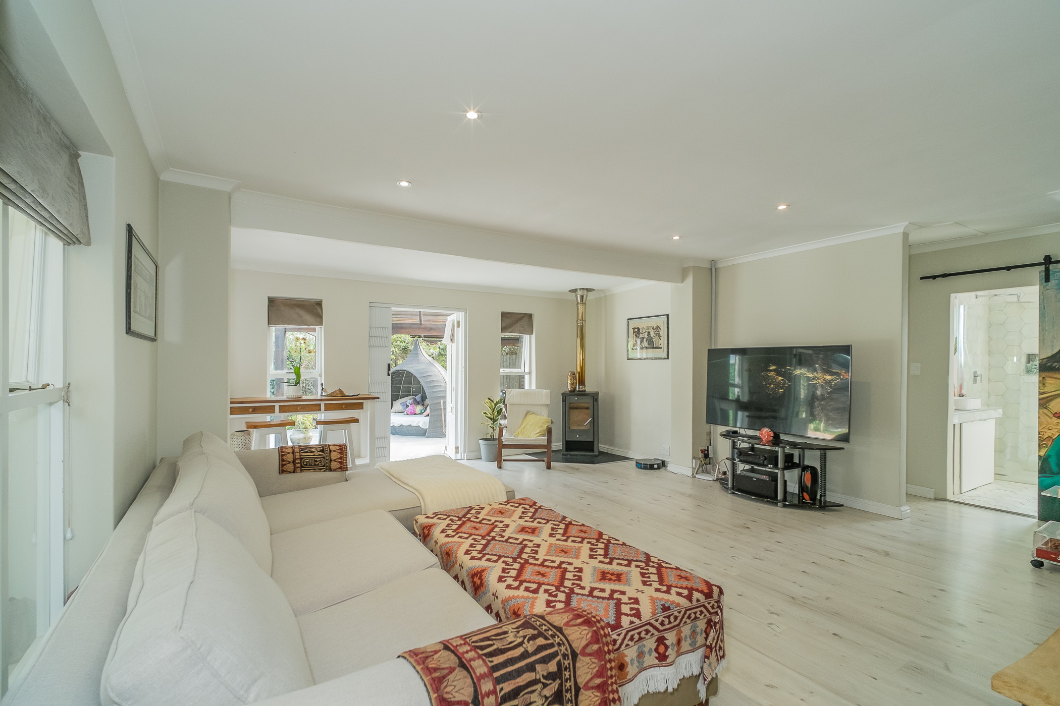  COASTAL LIVING IN THE HEART OF IMHOFF