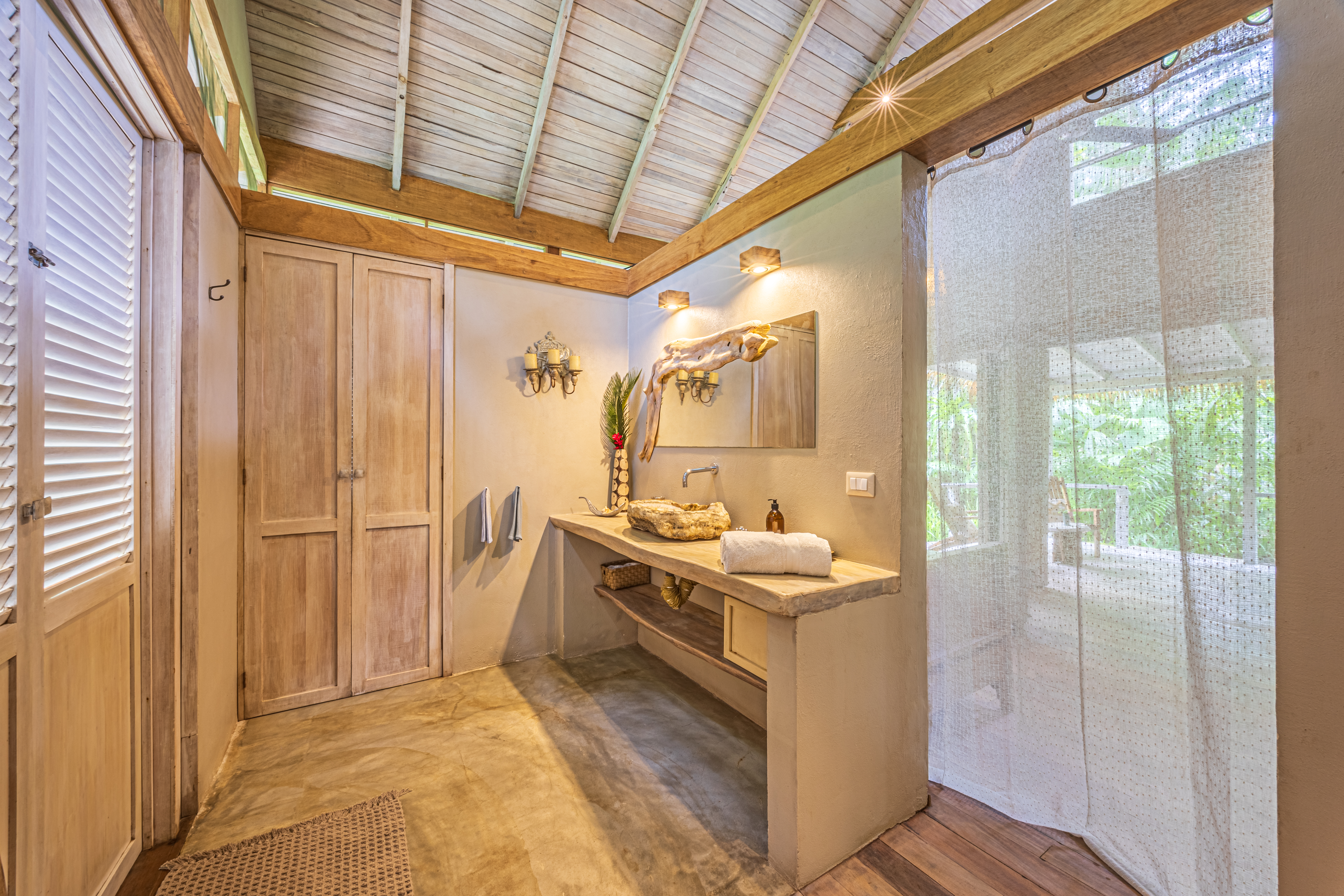 Golfito, Puntarenas, CR, 15 Bedrooms Bedrooms, ,13 BathroomsBathrooms,Residential,For Sale,1903279