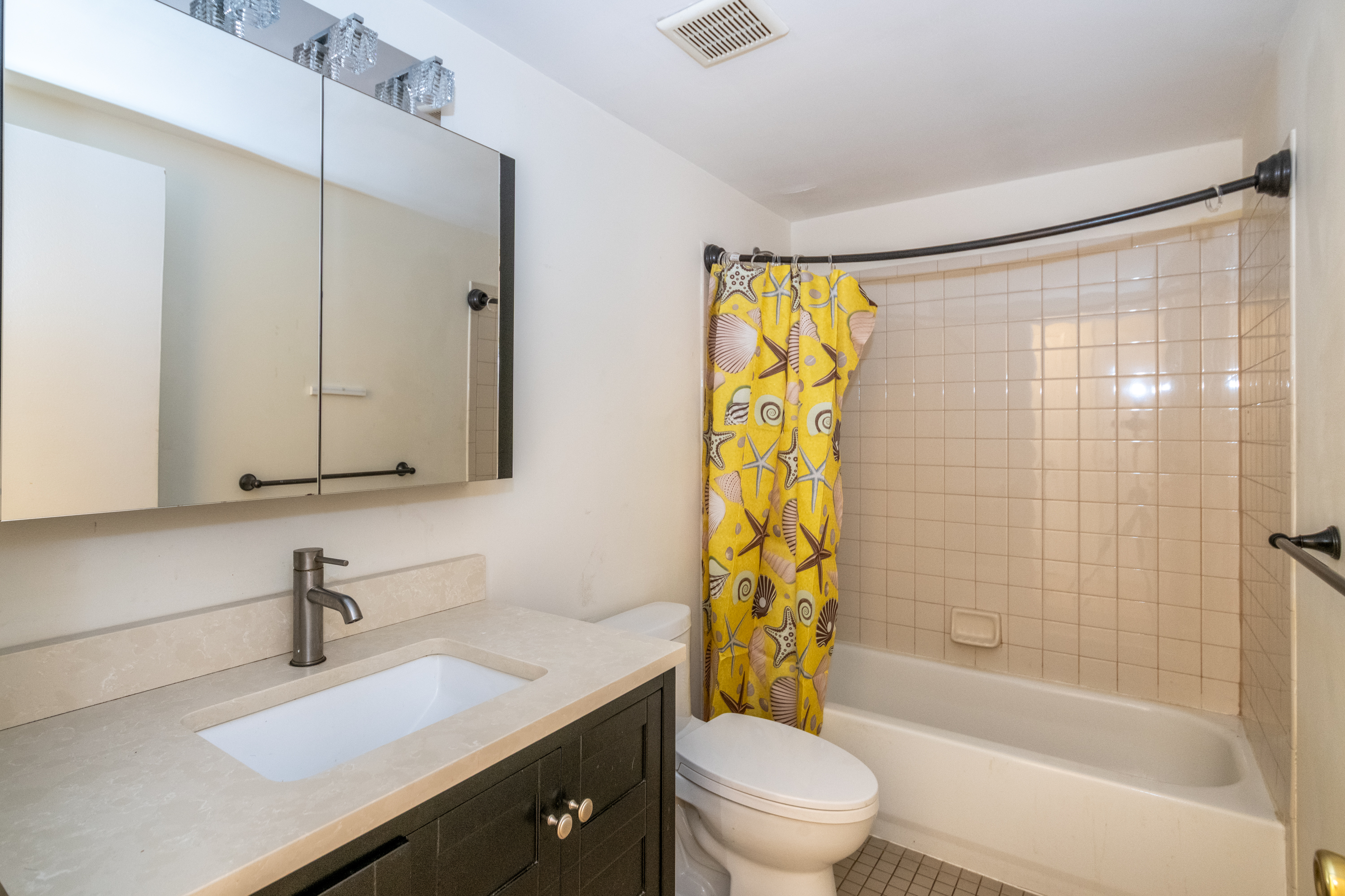 Bronx, New York, 10743, United States, 5 Bedrooms Bedrooms, ,3 BathroomsBathrooms,Residential,For Sale,1823007