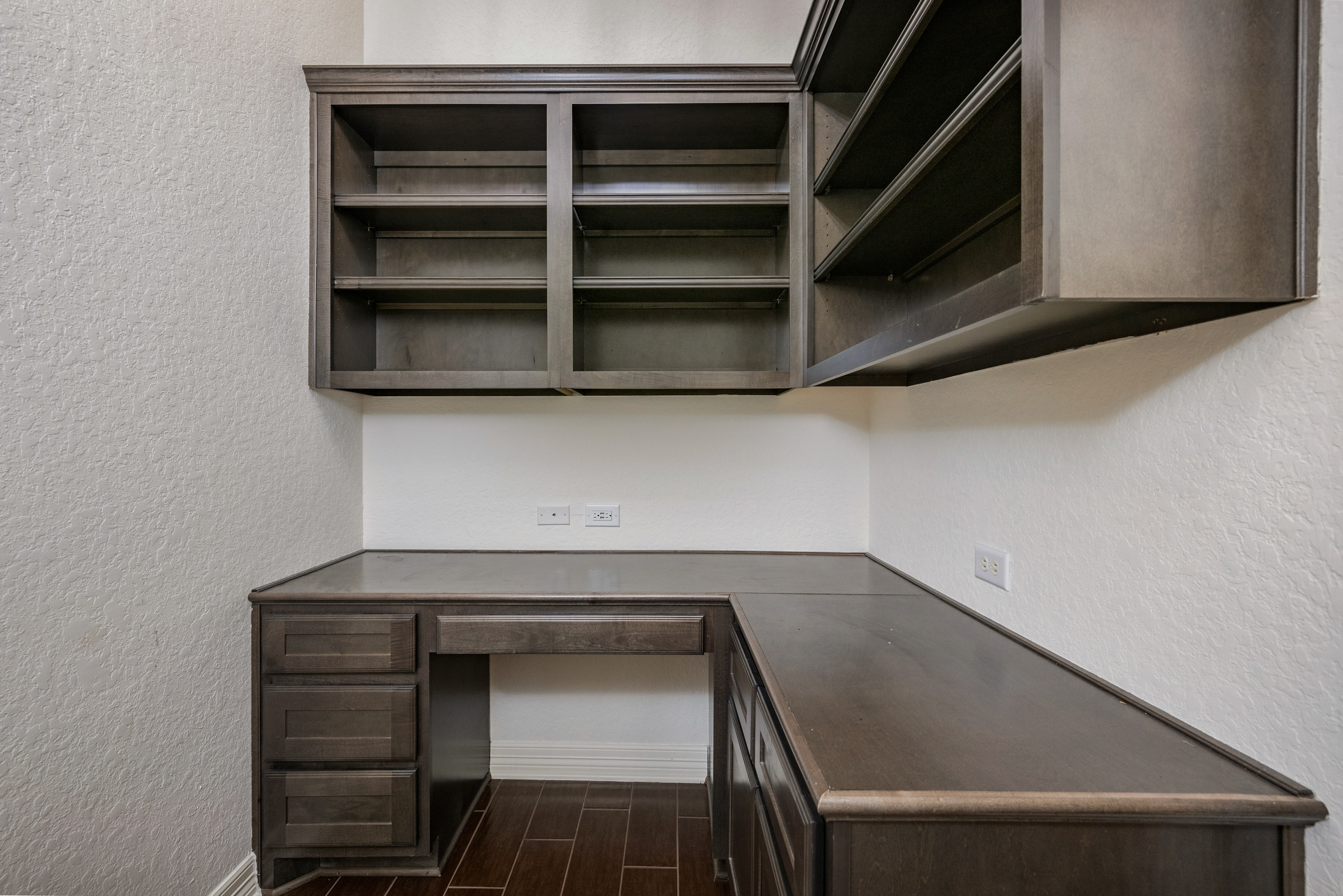  Beautifully Designed Offering Charm and Convenience - 物件實景