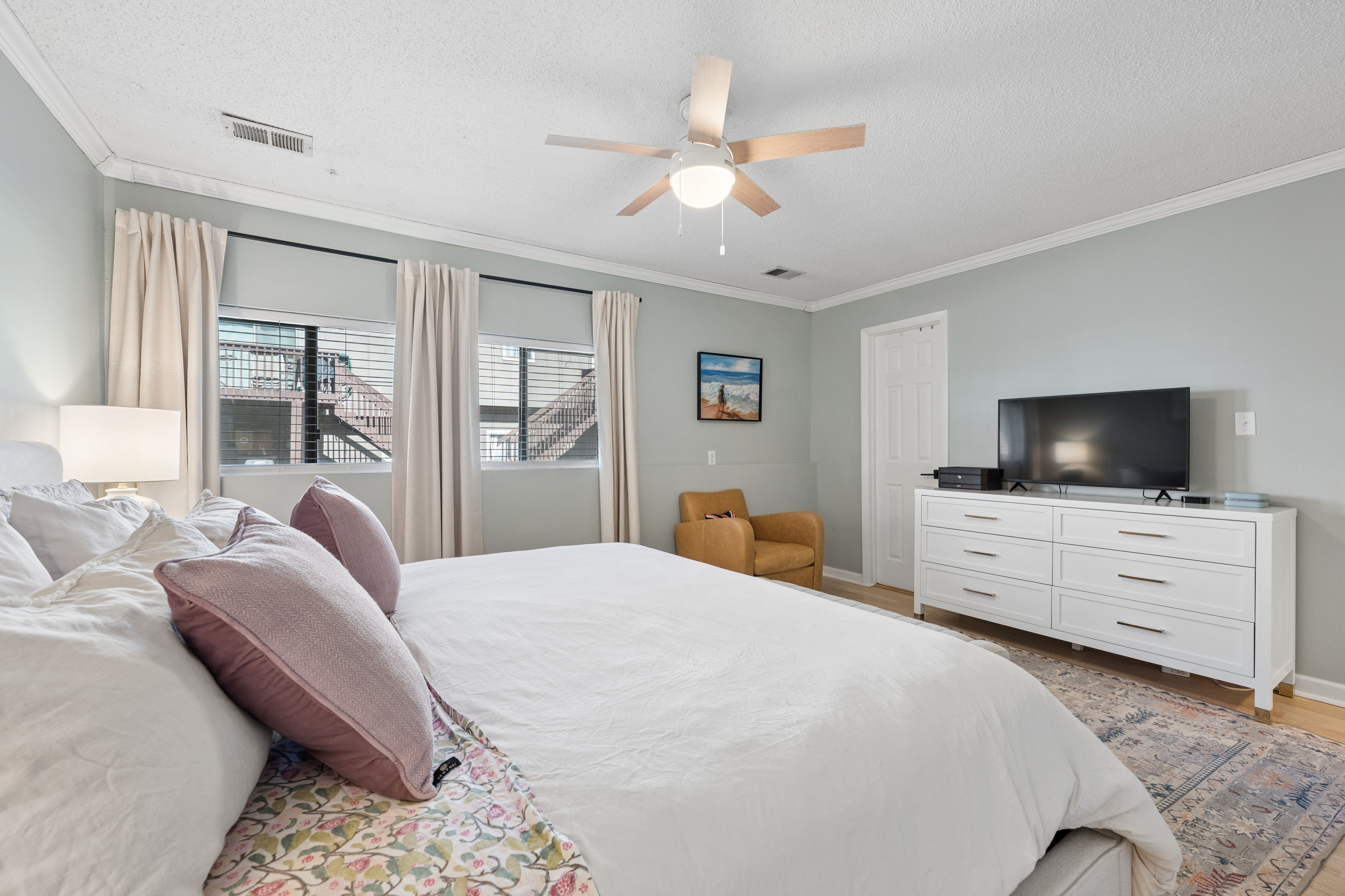  Updated Townhome Featuring a Bright & Open Main Level - 物件實景