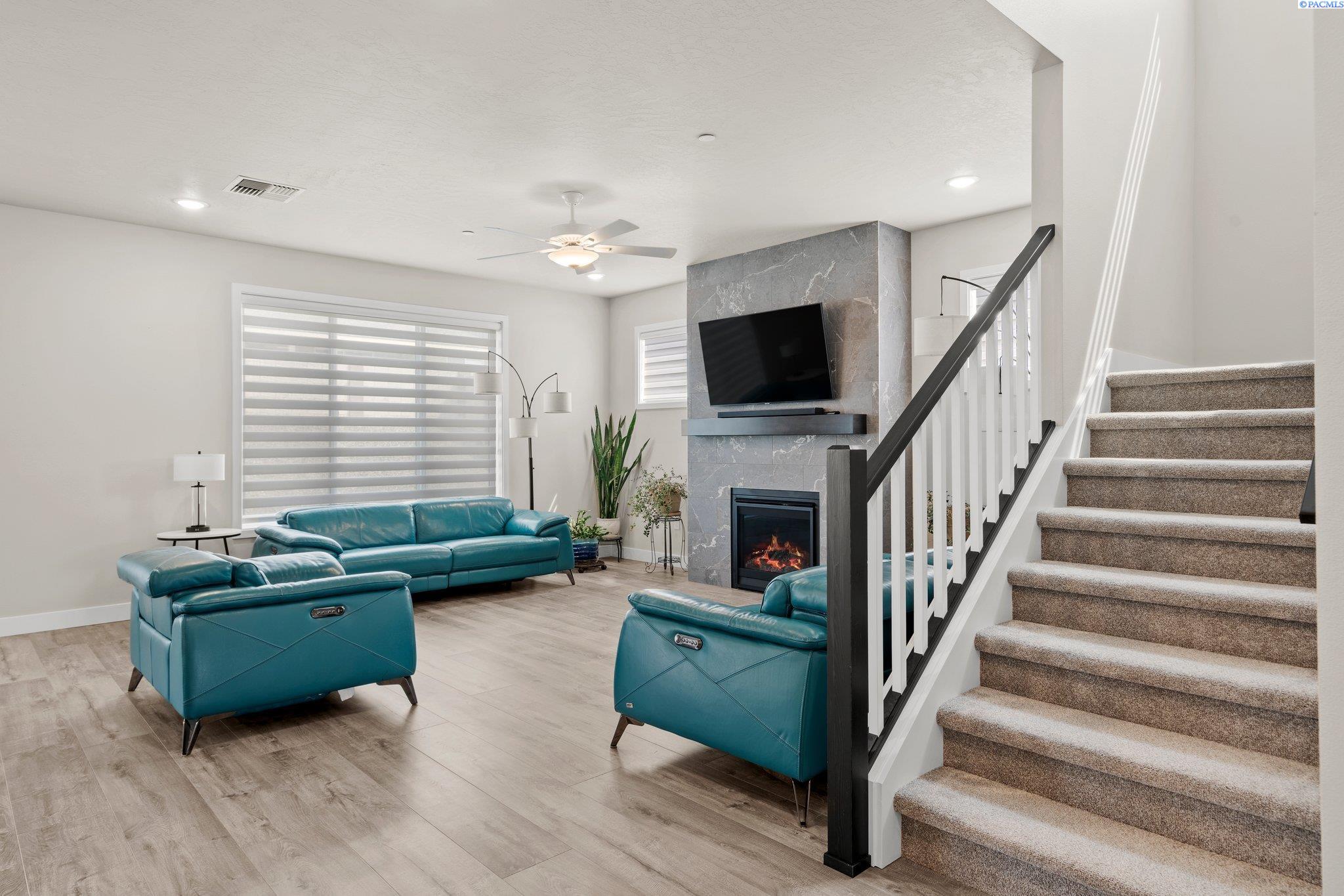 Richland, Washington, 99352, United States, 4 Bedrooms Bedrooms, ,3 BathroomsBathrooms,Residential,For Sale,1766323