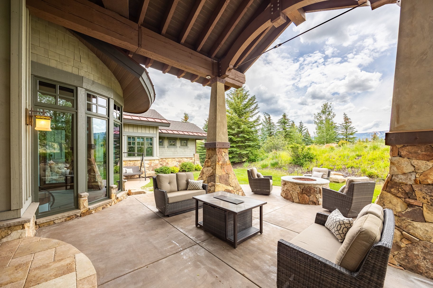  Spacious Glenwild Home with Resort Views, Private Guest Suite and Expansive Yard - 物件實景