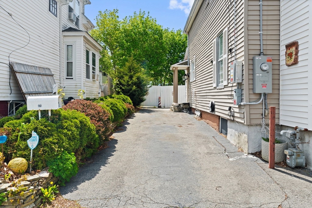 Lynn, Massachusetts, 01905, United States, 3 Bedrooms Bedrooms, ,2 BathroomsBathrooms,Residential,For Sale,1983018