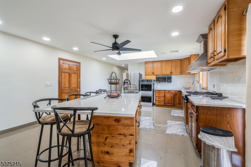 Raritan Twp., New Jersey, 08822, United States, 5 Bedrooms Bedrooms, ,3 BathroomsBathrooms,Residential,For Sale,1908572